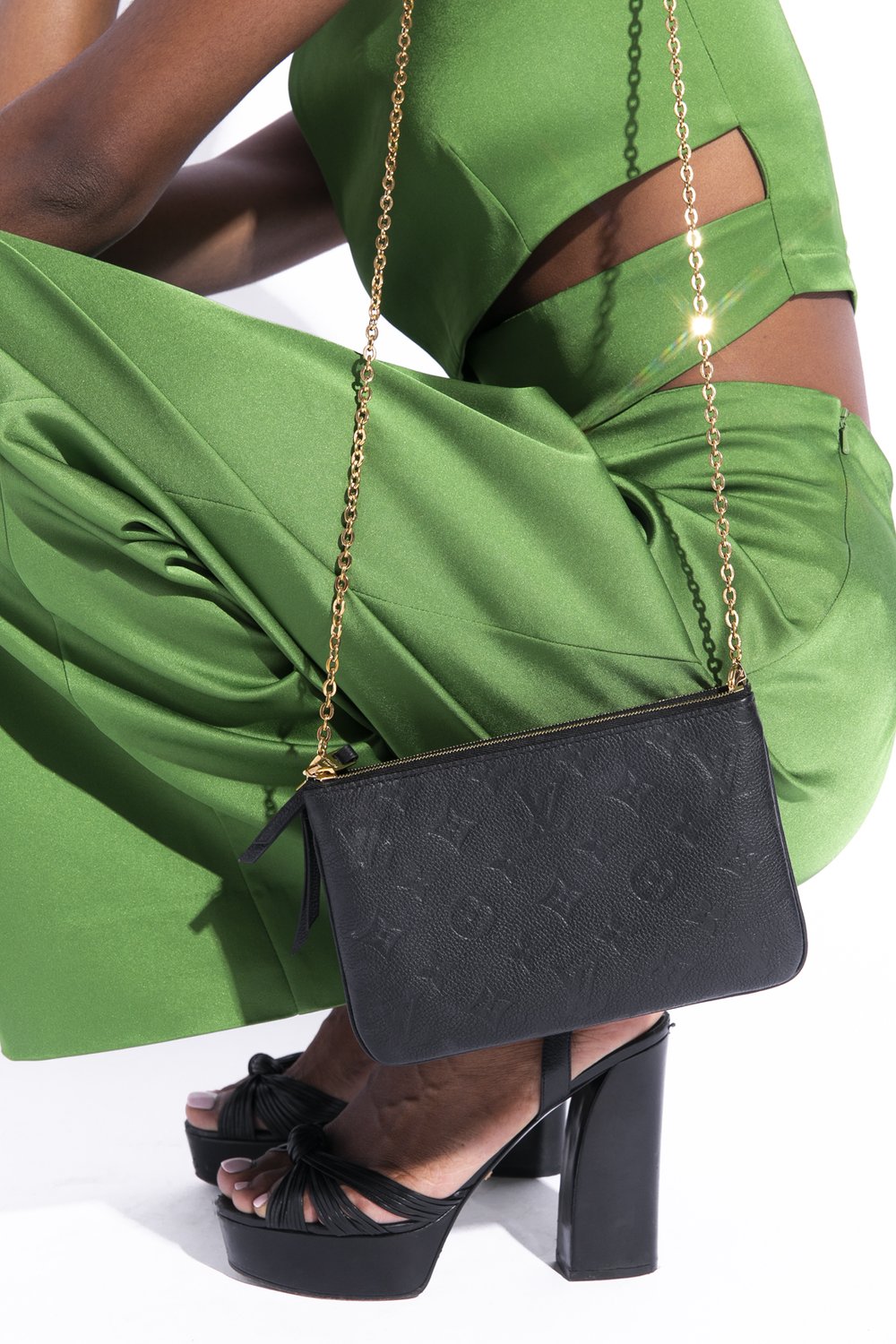 Pochette Twice Monogram – Keeks Designer Handbags
