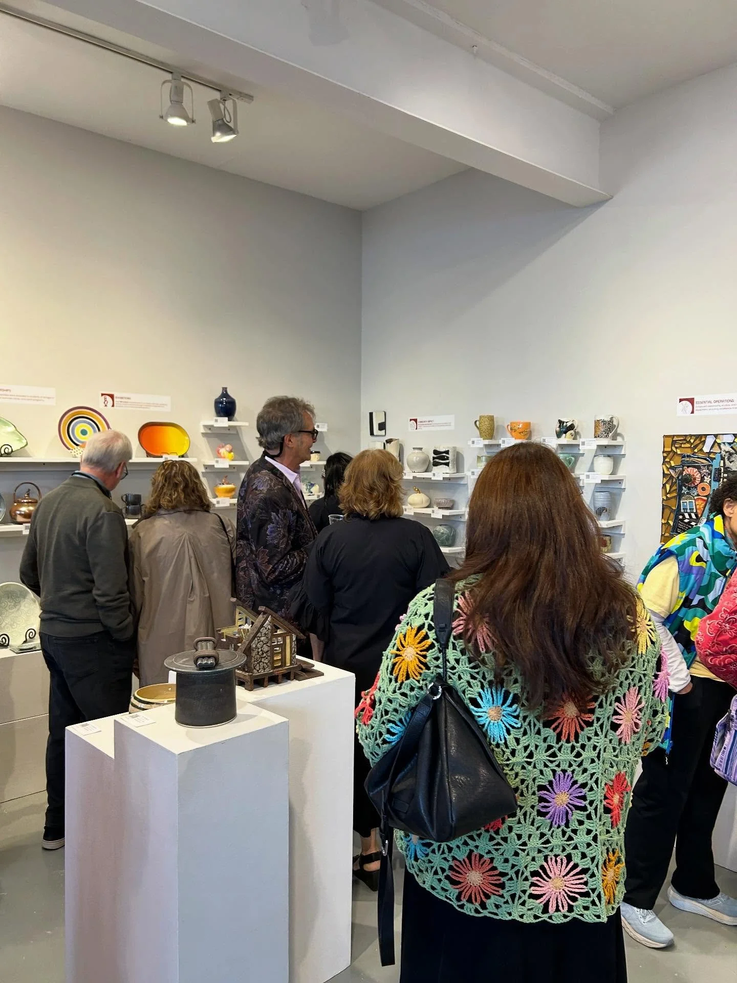 Auction bidding ends this evening! You can still bid and win in Clay Art Center&rsquo;s Hand in Hand Auction, with categories closing as follows: 

- Decor (sculptural) and Jewelry (pins and earrings) auction item bidding closes at 8:00 PM ET

- Vase