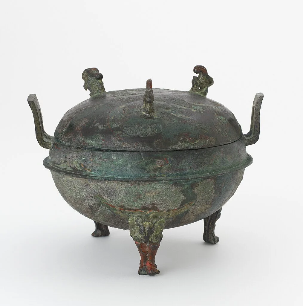 Lidded_food_cauldron_(ding)_with_painted_decoration.jpg