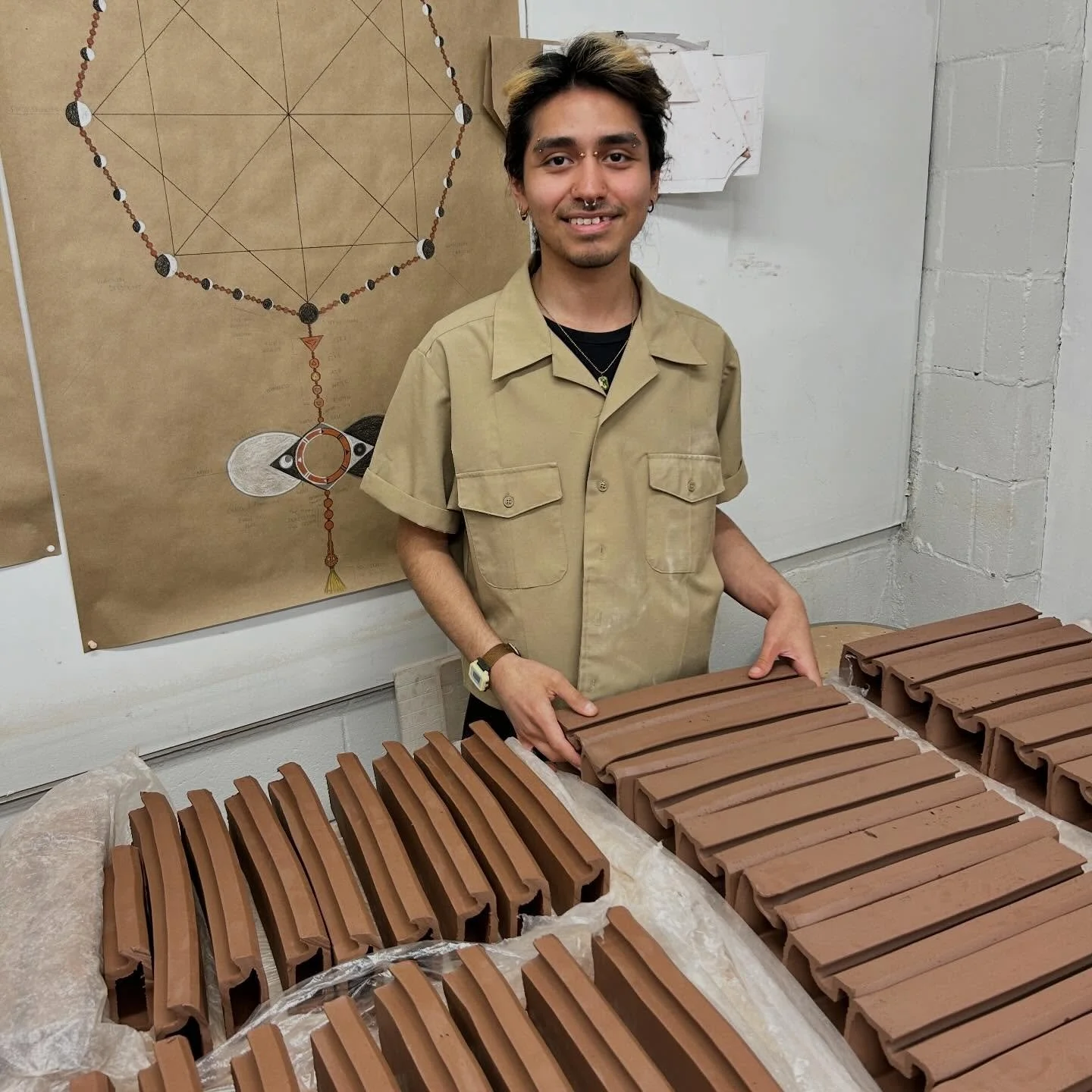 Clay Art Center presents exhibitions from our 2025-2026 Residency cohort featuring:
Rittenberg Artist-in-Residence Alvaro Villa, Second-Year Artist-in-Residence Carley Holzem,  Second-Year Artist-in-Residence Christine Raposas, and Westchester Commun