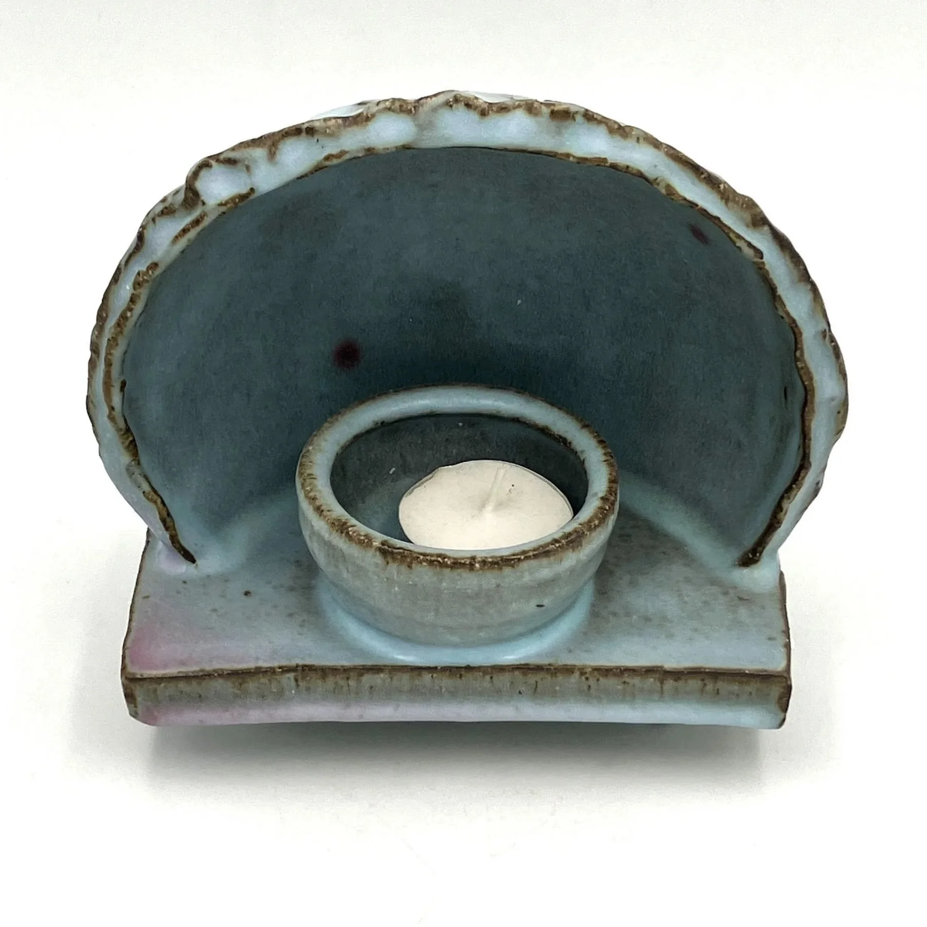 Ceramics That Cast a Warm Glow

From cozy afternoons spent tucked away at home to gathering with friends and family over a shared table, these handmade candle and tealight holders will bring a warming glow to any space, perfect for the changing seaso