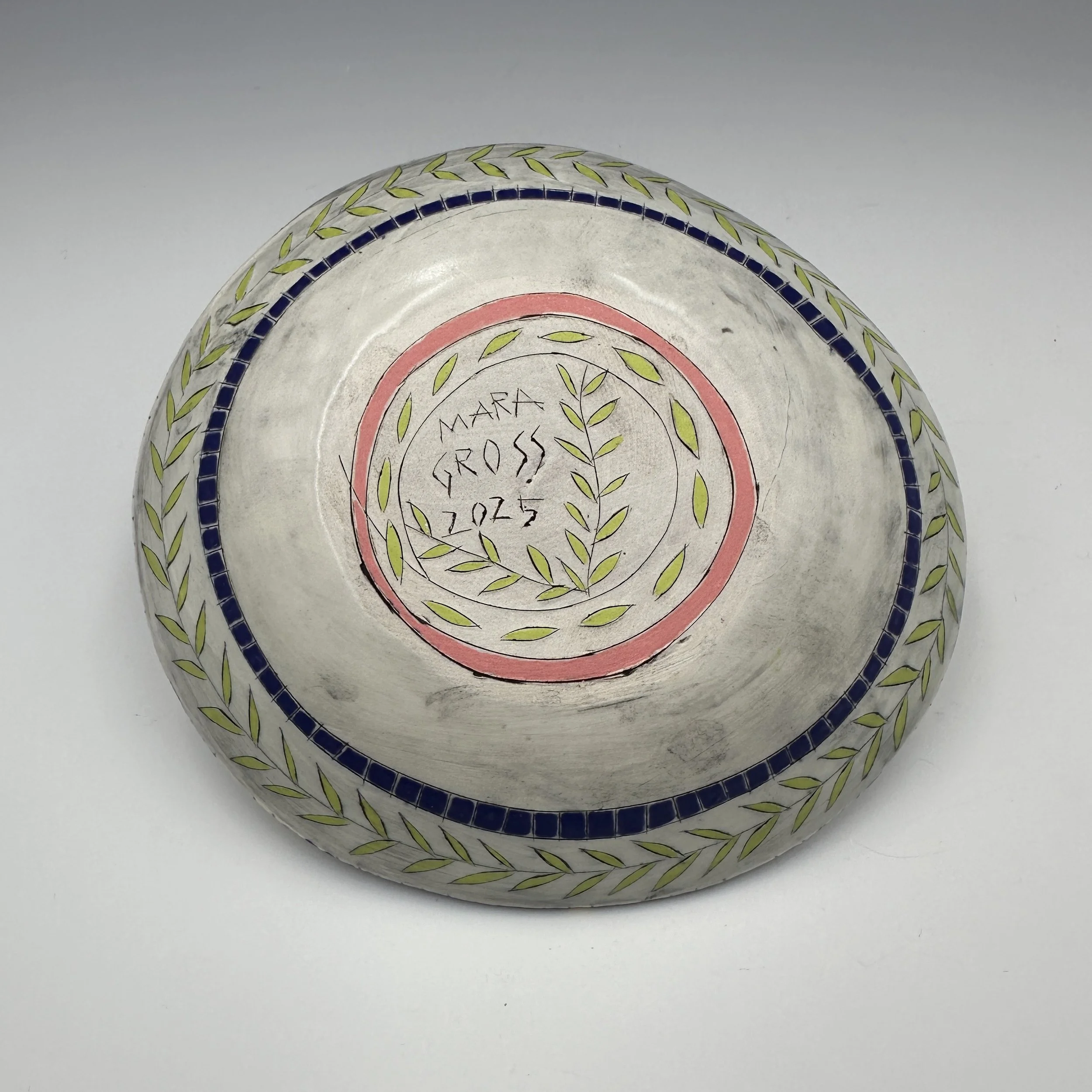 Bowl_Shallow Dish Back.JPG