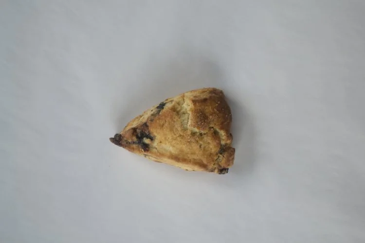 Best baked darker, with rich caramelization on the outside; a too-pale exterior or sunken center indicates underbaking and should not be served. Aim for a vibrant golden brown.
