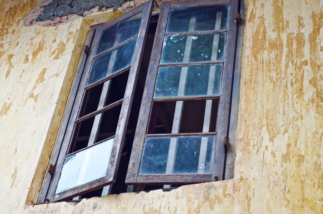 A window in an 18th-century building, Jew Town