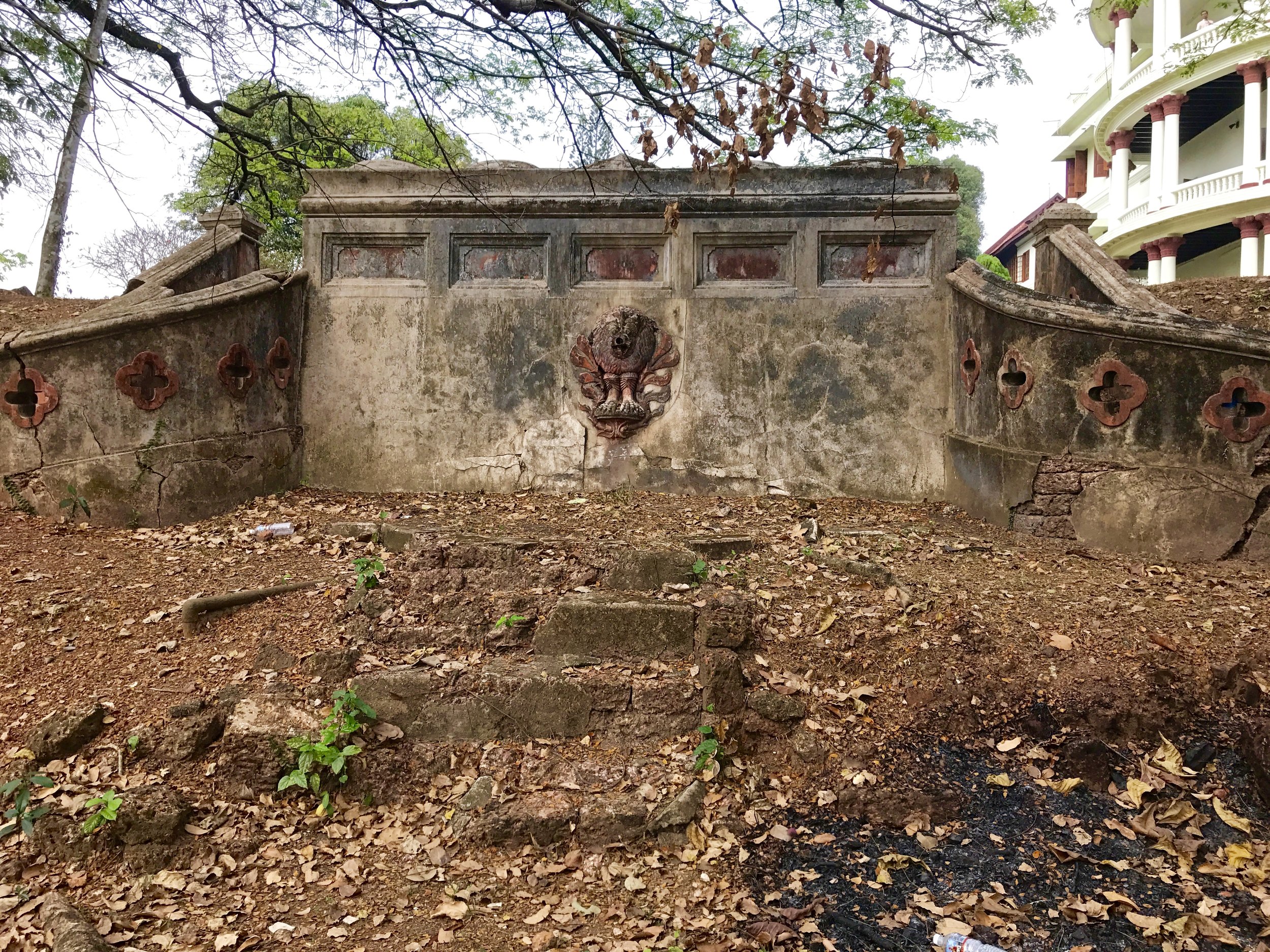 Lion Fountain & Catch Pond