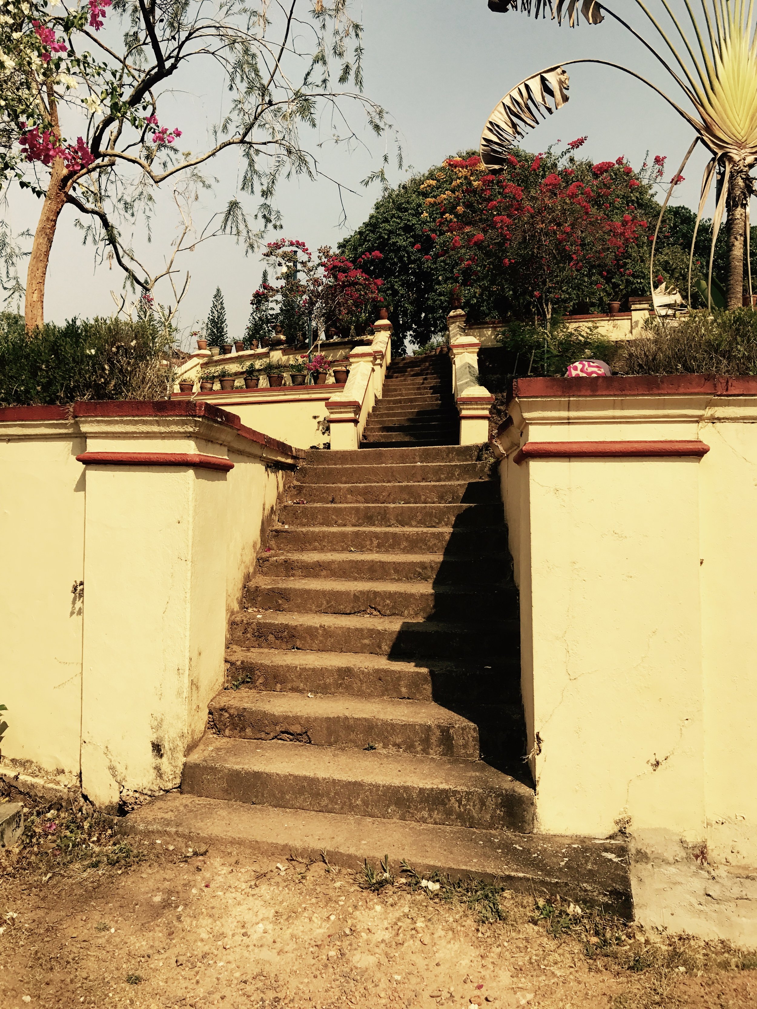 Subsidiary Steps Leading up to the Palace