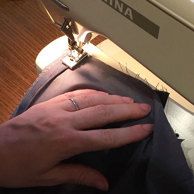 Beginner students sewing in their concealed zips in last nights class. Massive well done to them for completing the lesson in the heat! #dressmaking #class #course #lesson #teach #develop #improve #beginner #sewing #zip #trouser #garment #reigate #re