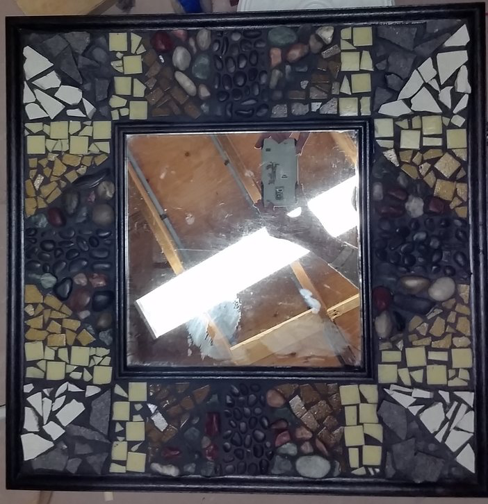 This mosaic mirror is a creation of the Grade 6 class - thanks to Viola Baptista and Gabriela Gérard for coordinating! Opening Bid: $50 Bid Increments: $10 Class Code: Name, G6-(place bid)