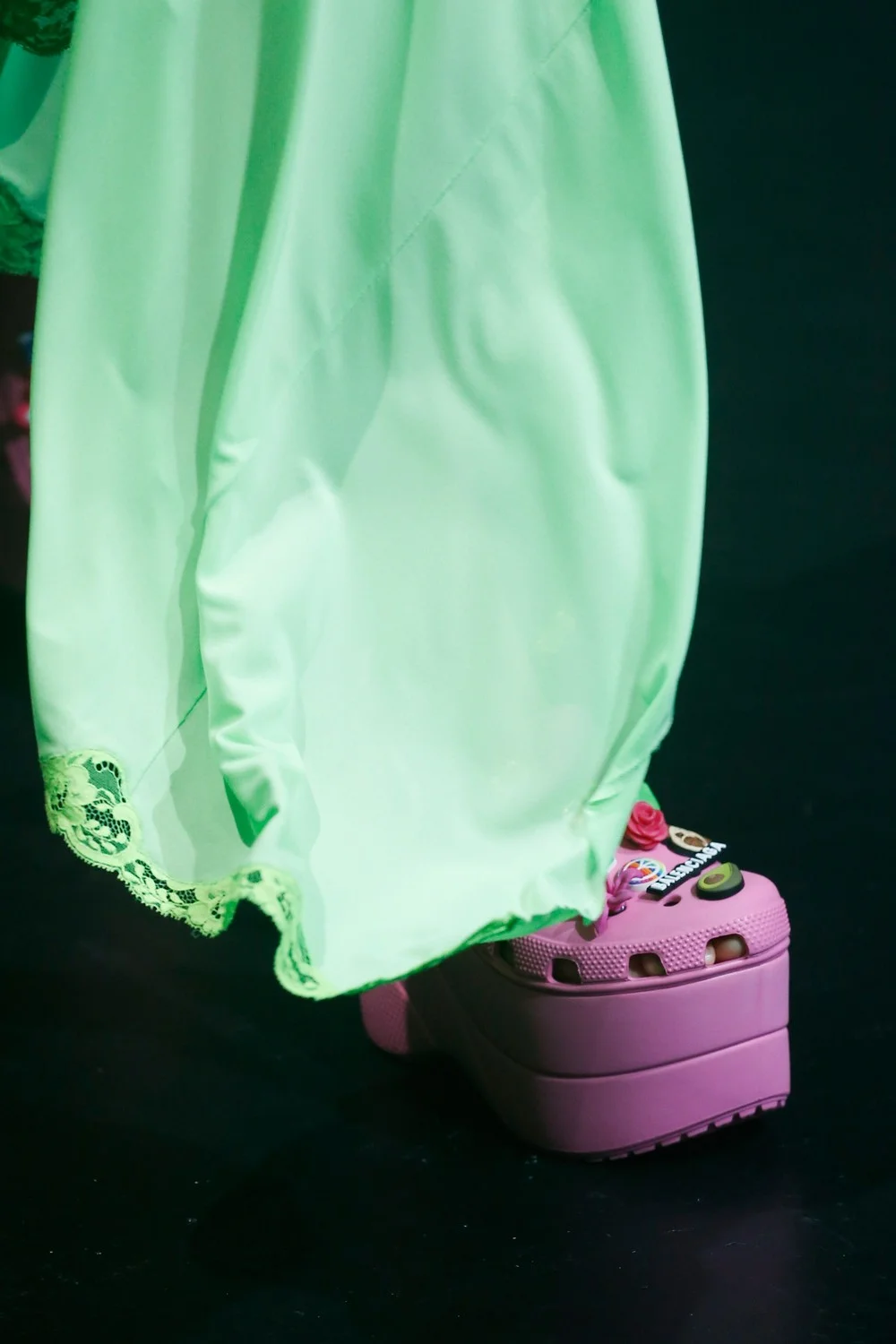 balenciaga-crocs-spring-2018-pfw-2.jpg