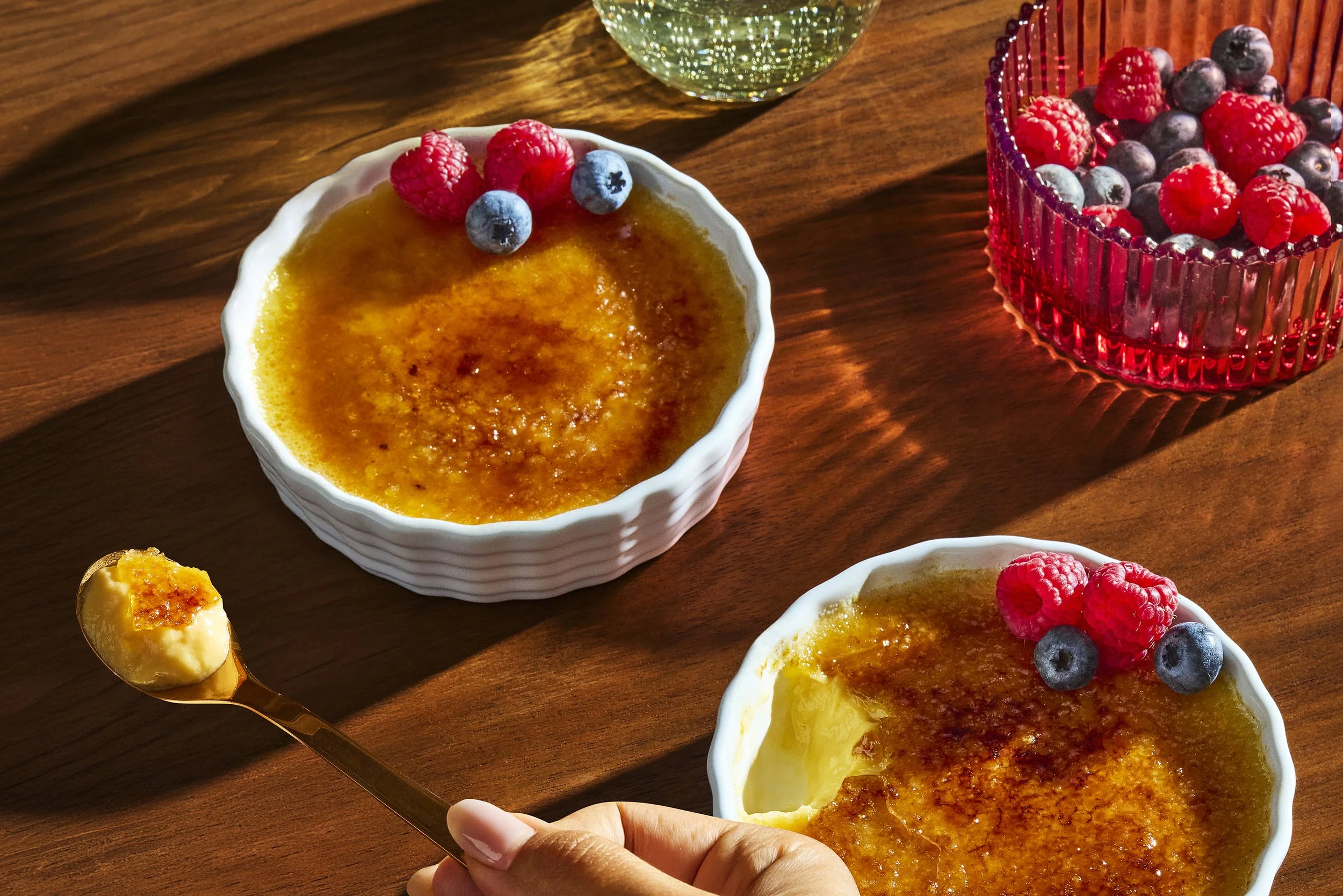 250923_McCormicks_Gourmet_01_CremeBrulee_RD3_hand-DH.jpg