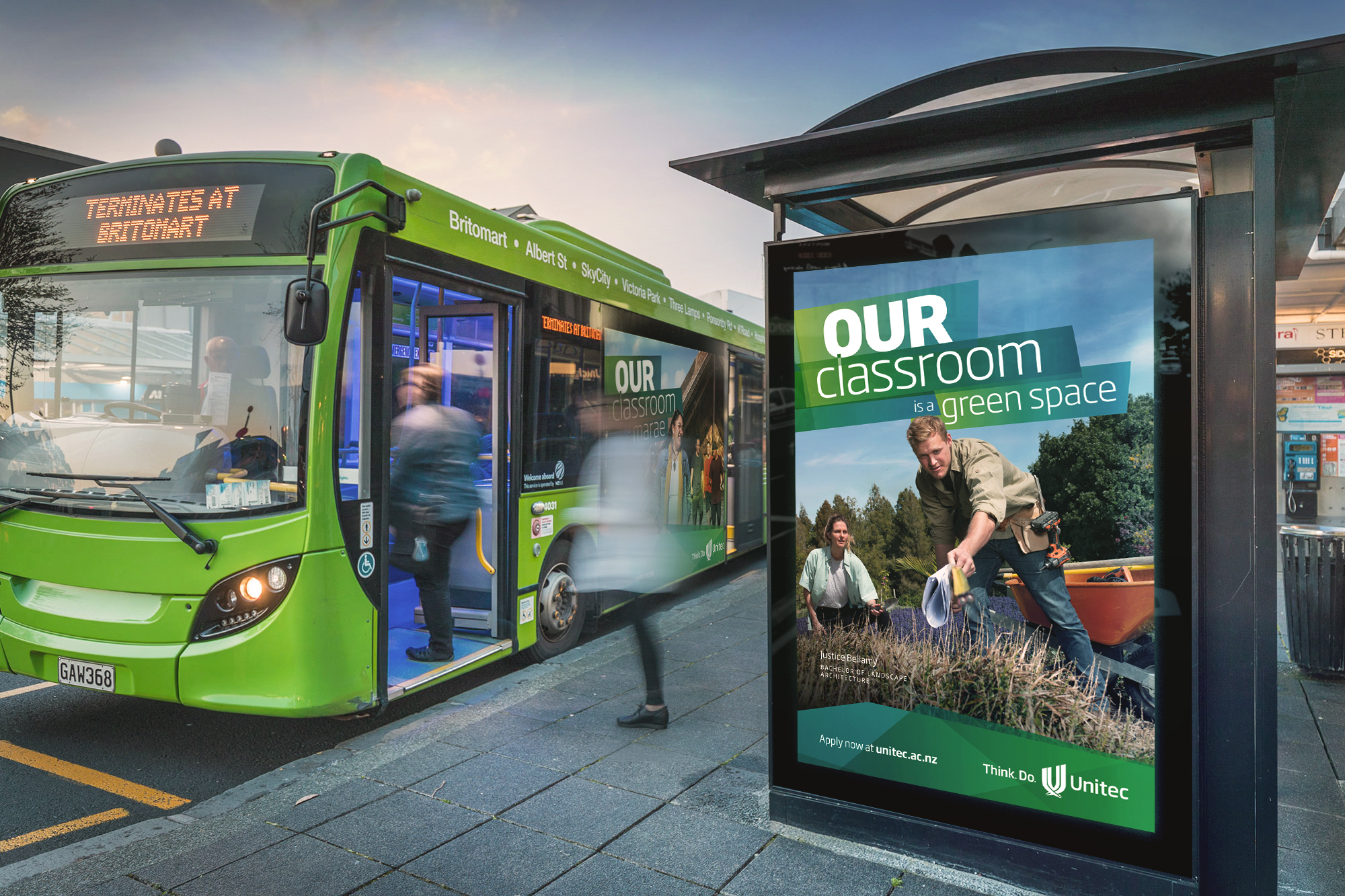 50698_Unitec_Sem1_2019_Bus & Adshel.jpg