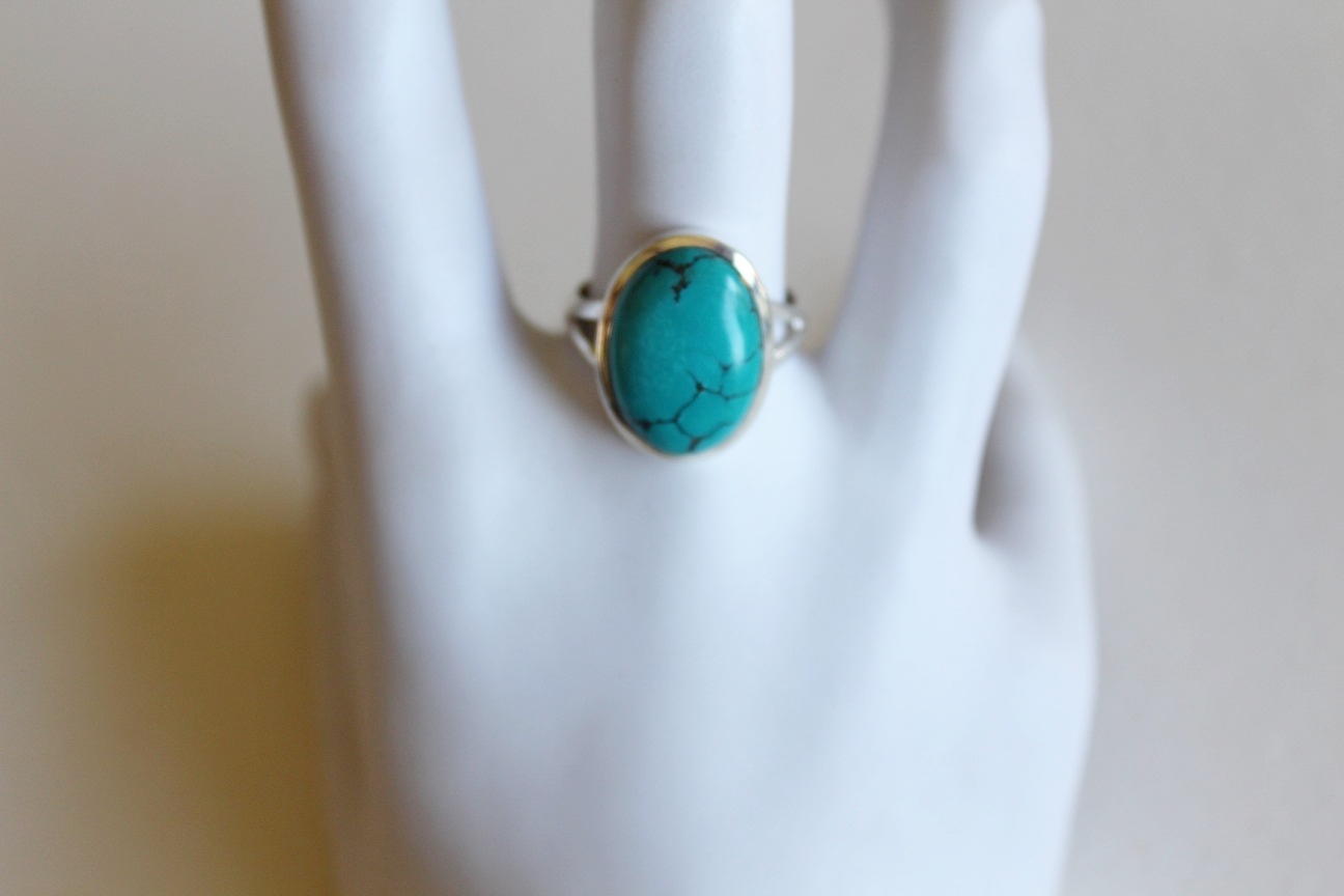 Turquoise oval silver ring