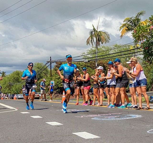 EMJ Ohana on Ali&rsquo;i
@emjtriteam @everymanjack
📸 @abbott_racing
&bull;&bull;&bull;&bull;
#kona #ironmantri #IMKona #run #runshots #swimbikerun #ironmanworldchampionship #IMWC #hawaii #TeamEMJ