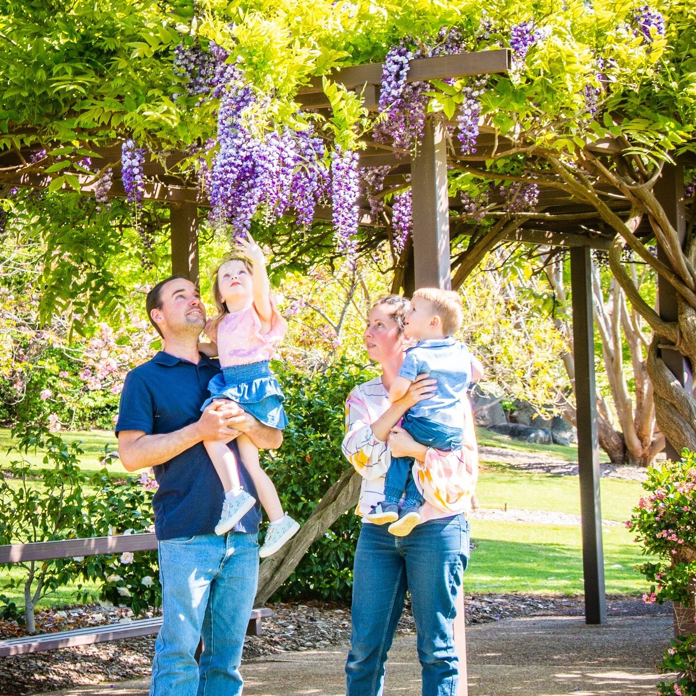 FAMILY HOLIDAYS 👶👧👦 

Make the Great Escape and visit Cowra for your next family holiday! 

Make use of the 12.5 acres at the Cowra Japanese Garden and Cultural Centre or let the kids burn off their energy at the Cowra Nature Based Adventure Playg