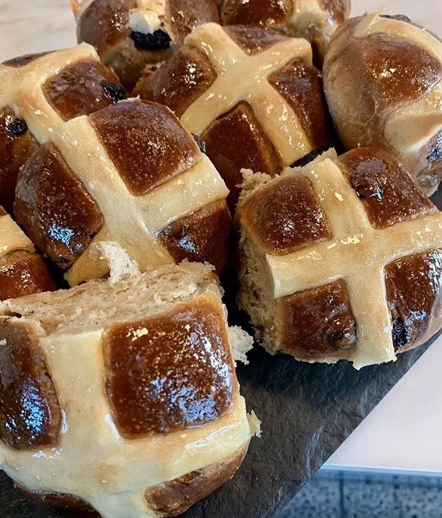 Get them while they&rsquo;re hot! 
#eatatrosebank #easter #hotcrossbuns #avondale #aucklandeats