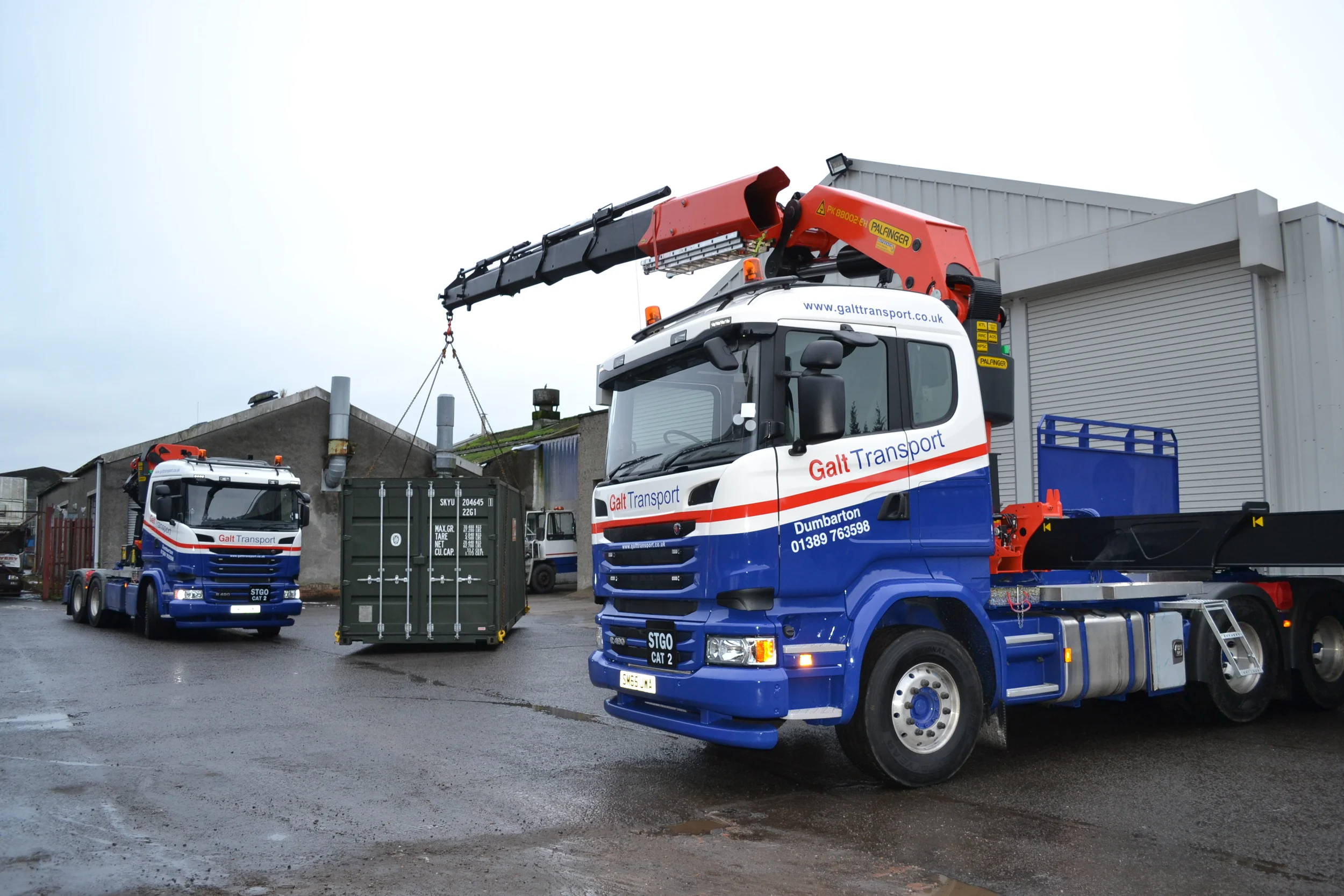 Two new Scania R490 tractor units equipped with Palfinger PK88002EH cranes