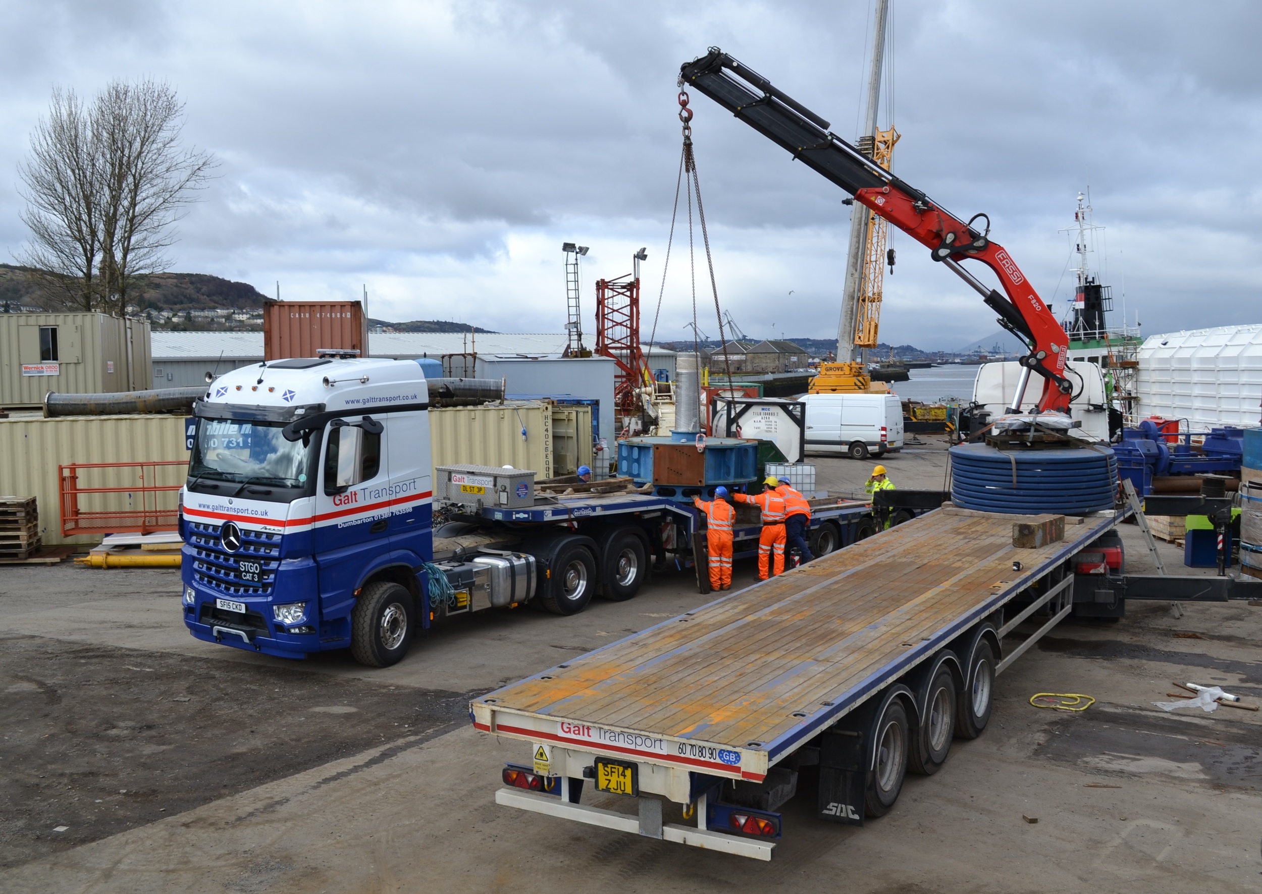 Hiab lifting of load in Glasgow