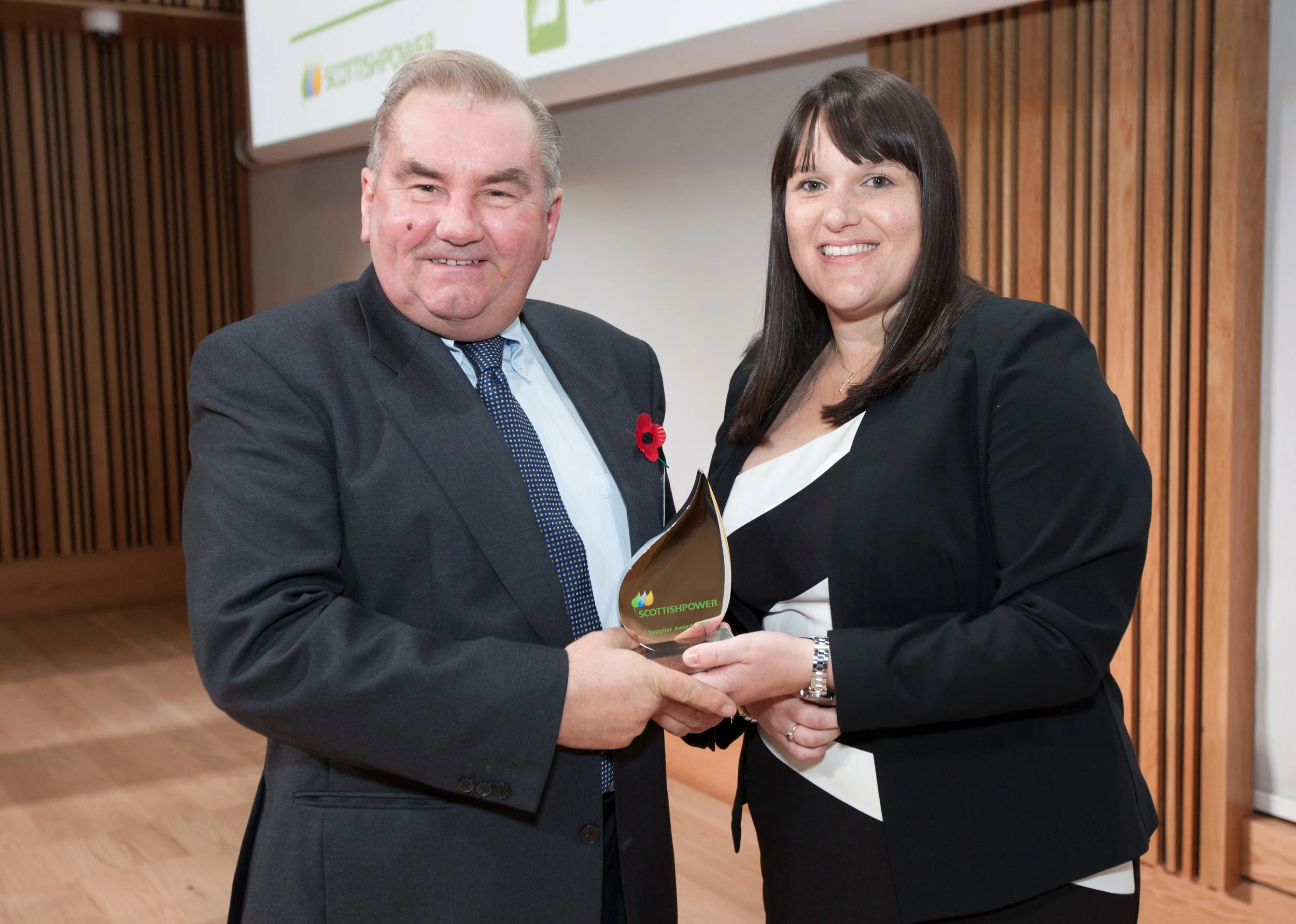 allan galt receiving the customer service award