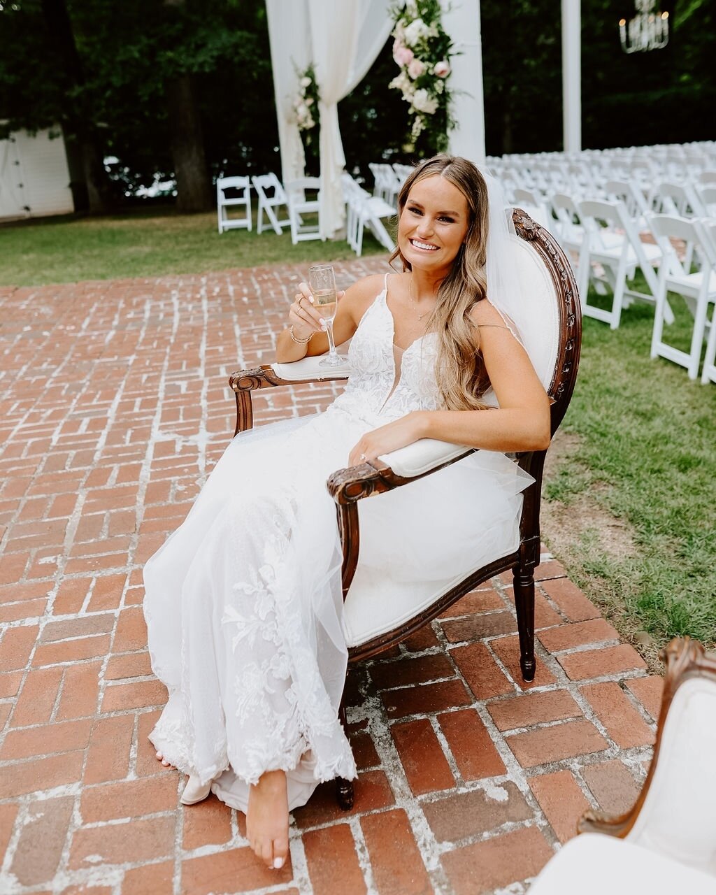 Wanna know the beauty of having Miss Milly's on your vendor team? You can kick your feet up and pop some champagne, knowing you don't have to worry about a thing 💅⁠
⁠
Photo: @taylorhandtephotography⁠
Venue: @thewheelerhouse⁠
Florals + Decor: @missmi