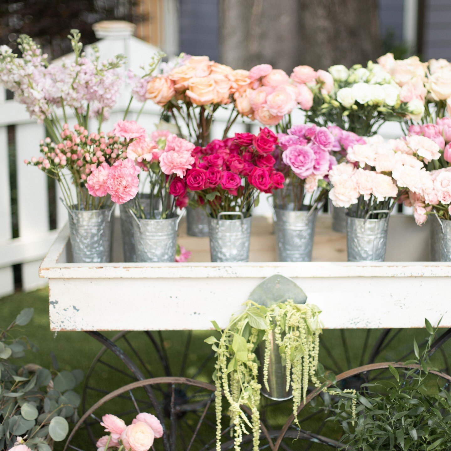 Looking for a creative, hands-on activity for your next event? This 'make your own bouquet' station was an all-around crowd favorite! ⁠
⁠
Head over to the link in bio to tell us about your next event!