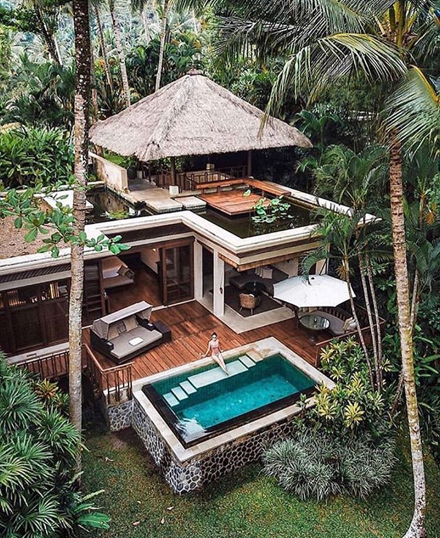 Prestige living in Ubud - Bali | Tag someone who would love to stay here👇
.
Photo @michutravel