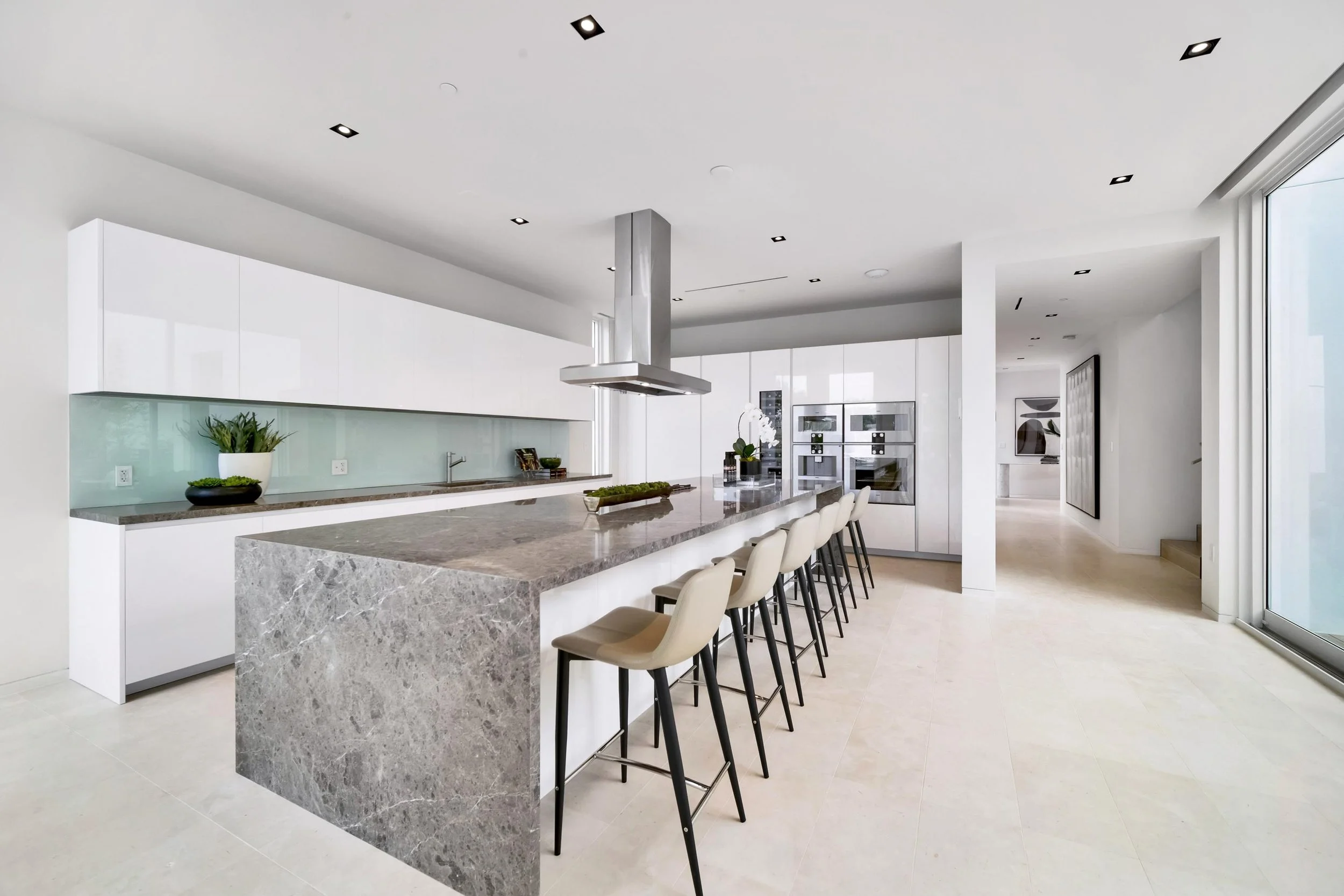 06 Kitchen.jpg
