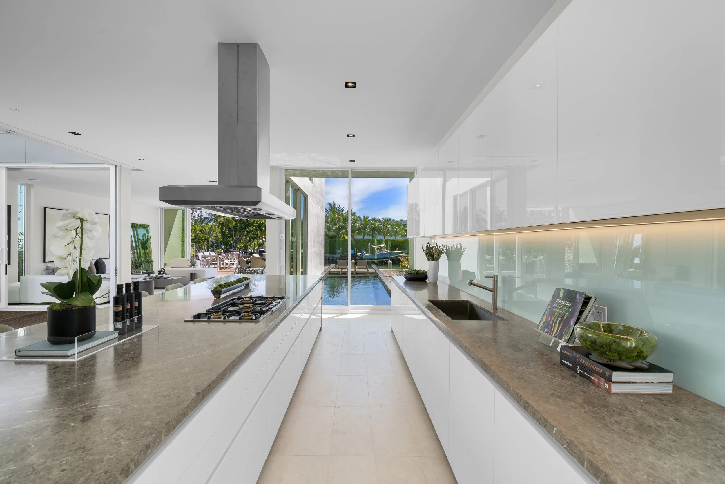 08 Kitchen 3.jpg
