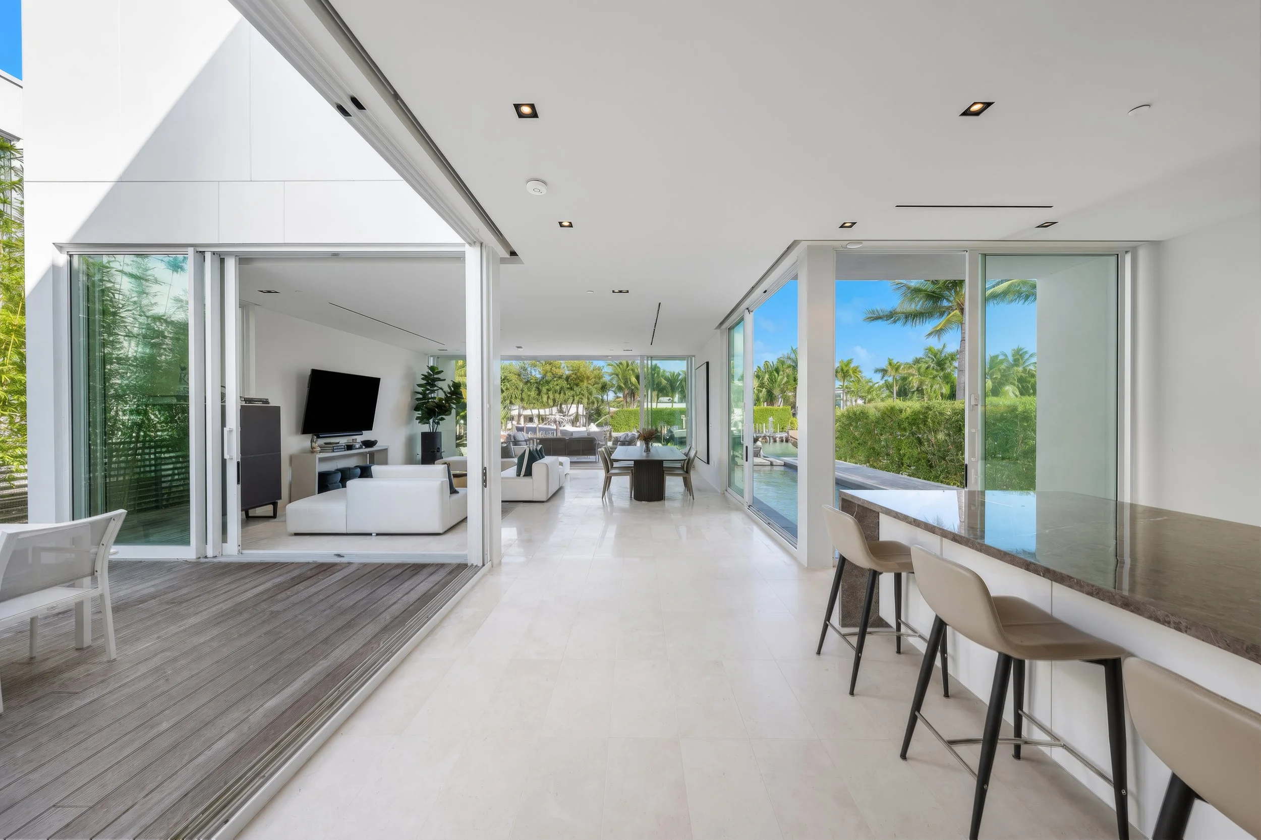 09 Kitchen Living Terrace 2.jpg