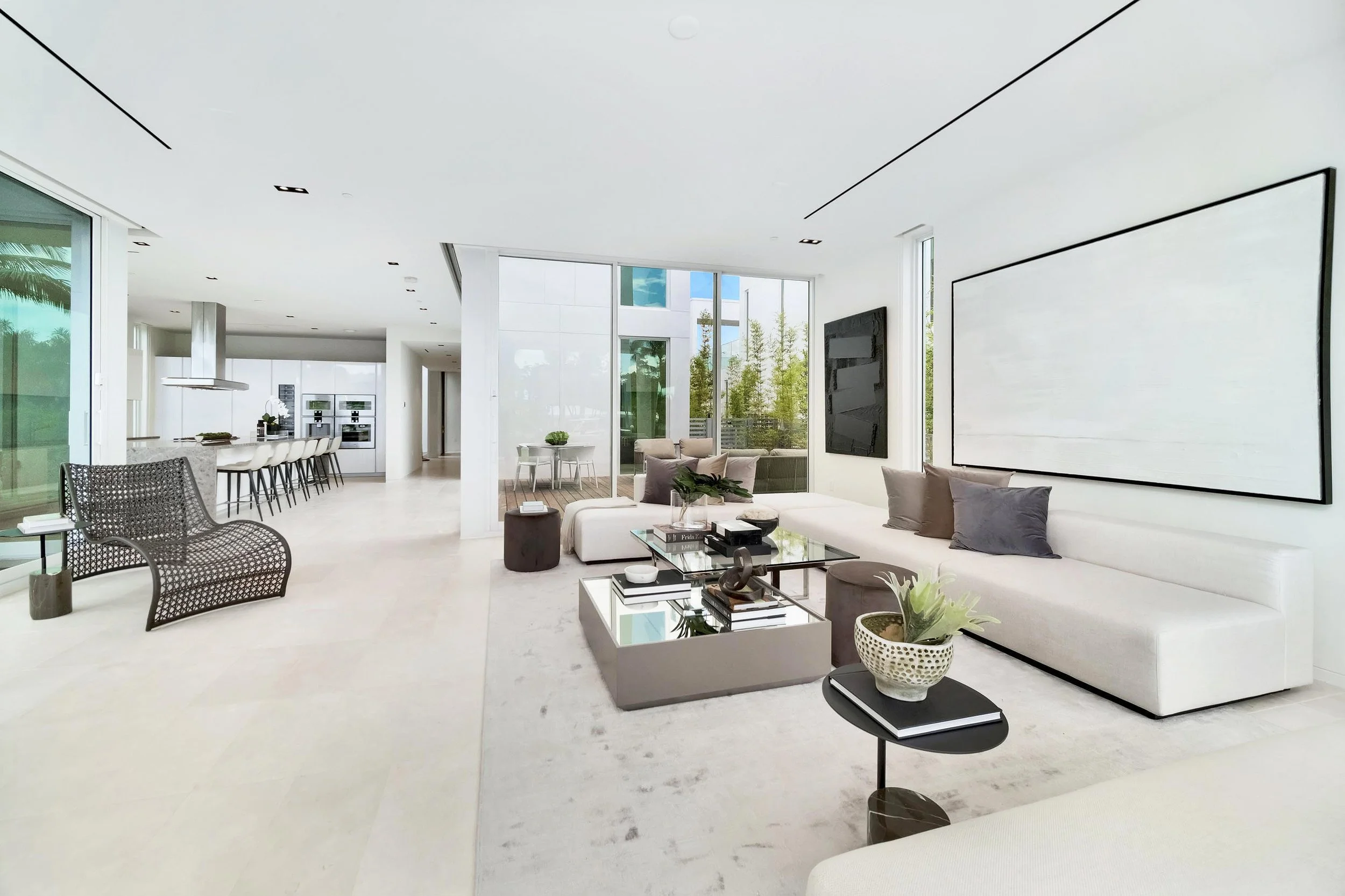 10 Living Room 1.jpg