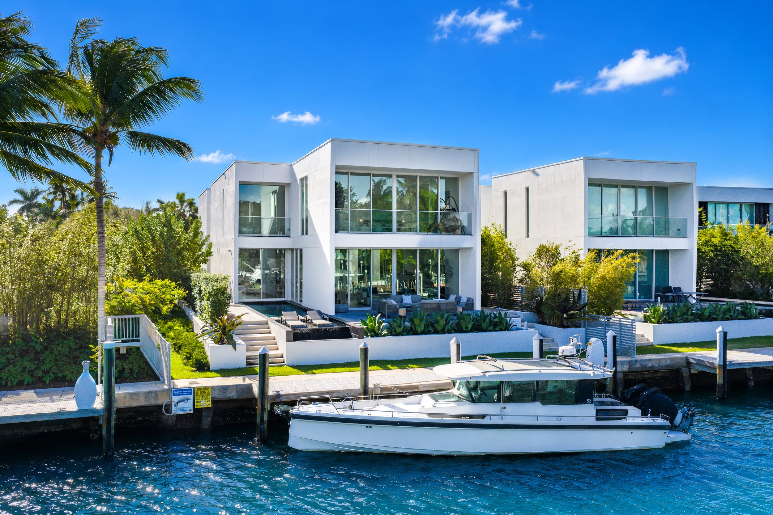 16 Back Of The House Boat.jpg