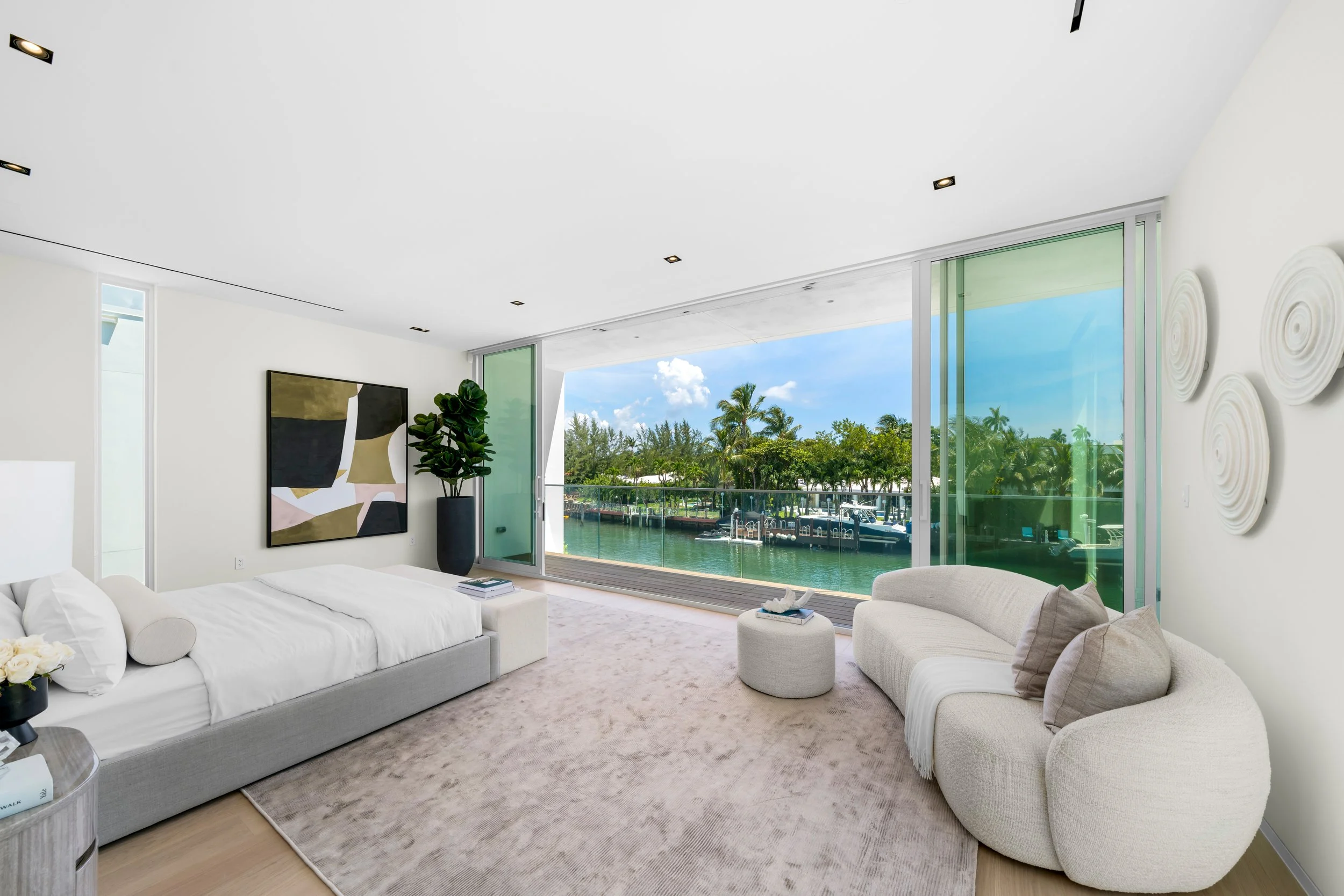 20 Principal-Bedroom 1.jpg