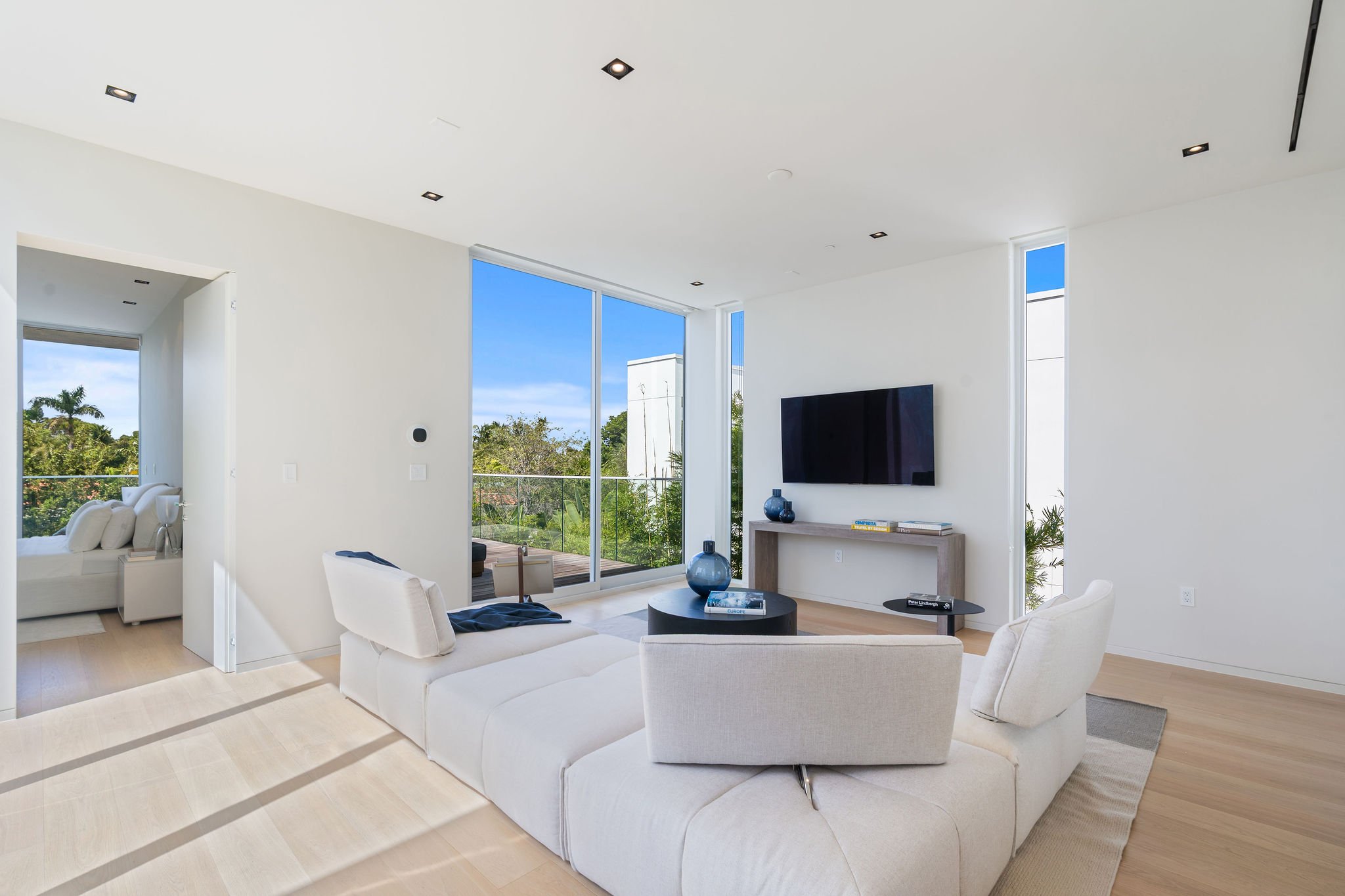 26 Upstairs Living Room.jpg