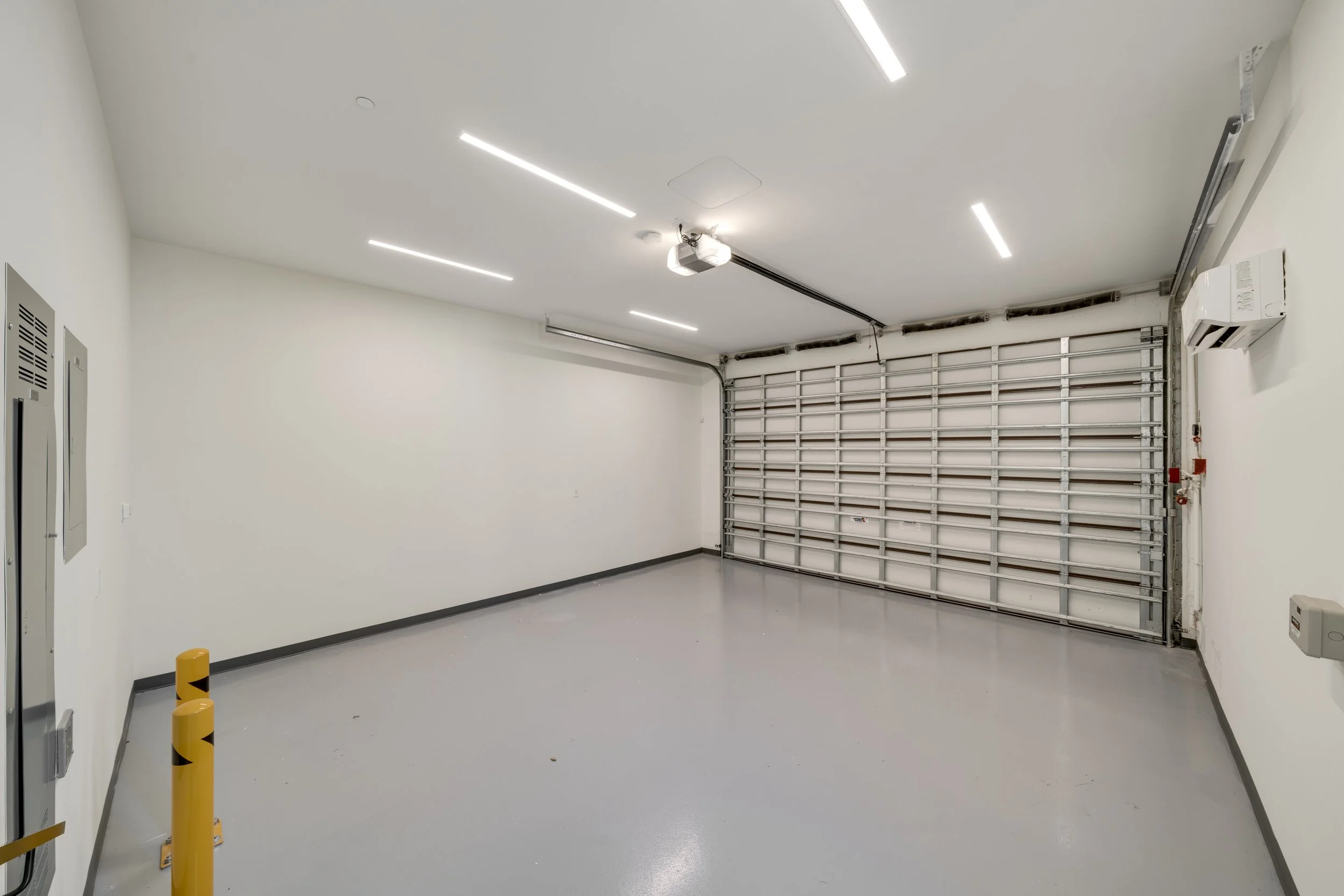 33 Garage.jpg