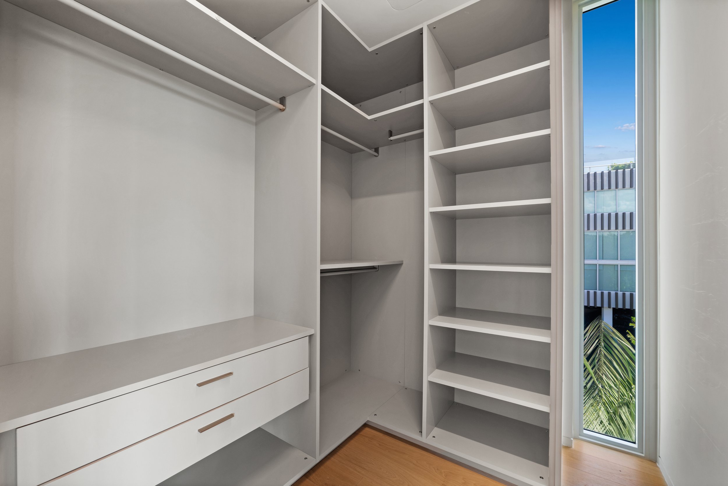 35 South Bedroom 4 Closet.jpg
