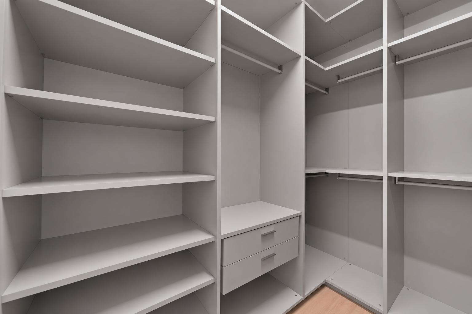 38 Middle Closet.png
