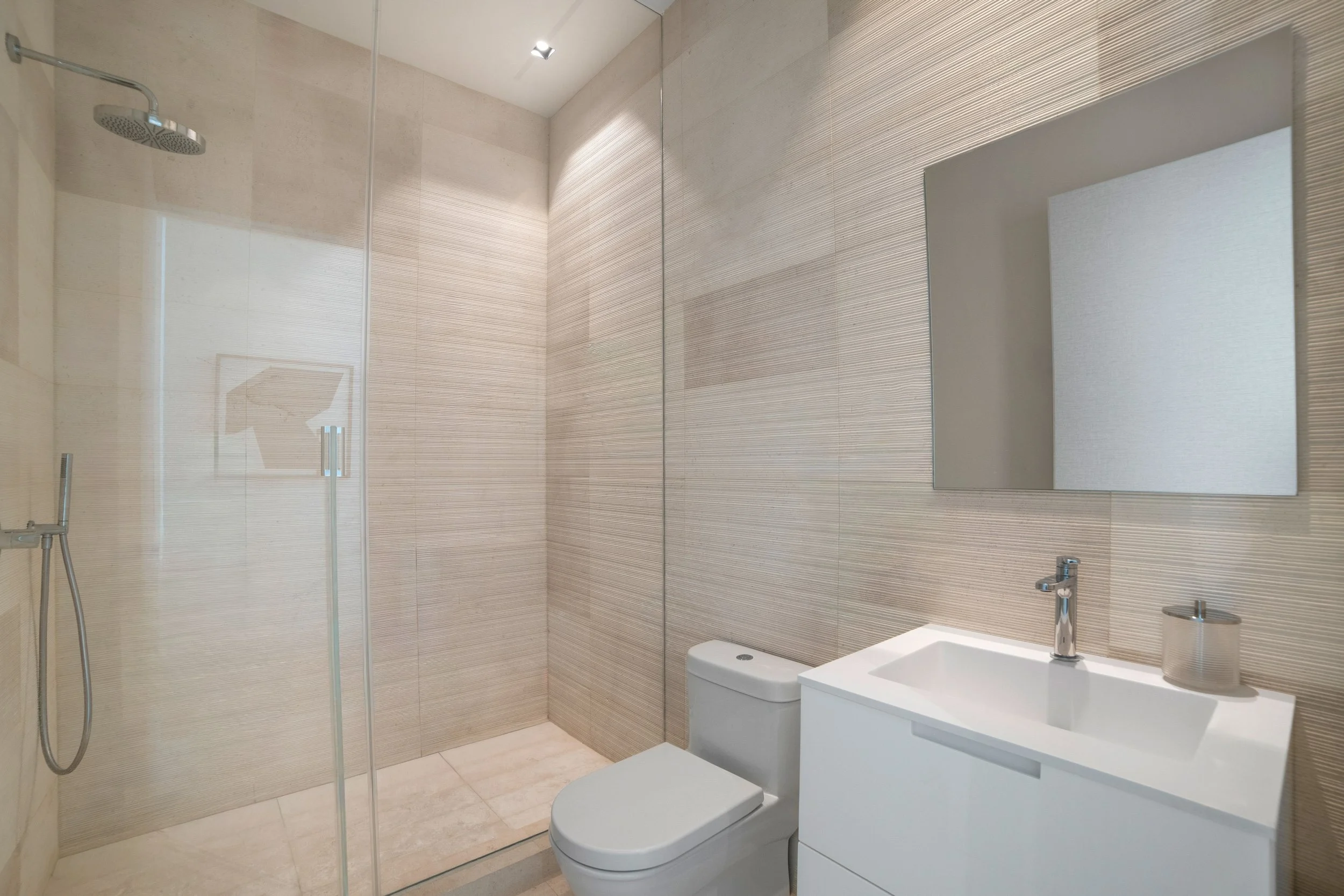 40 Outside Bedroom Bathroom.jpg