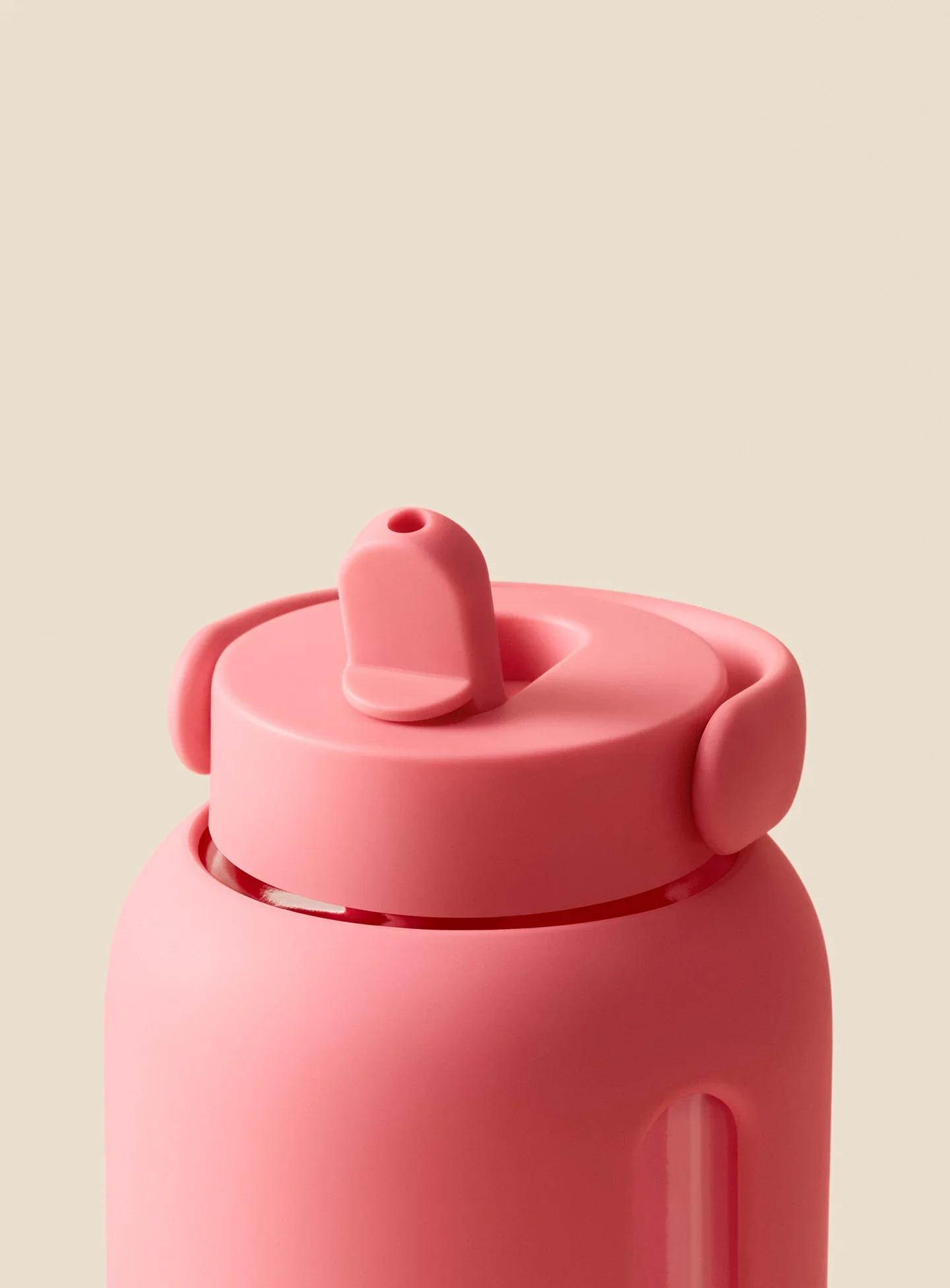 ECOMM-RB-BINK-DAY-BOTTLE-HAPPY-MACRO-SPOUT 2.WEBP