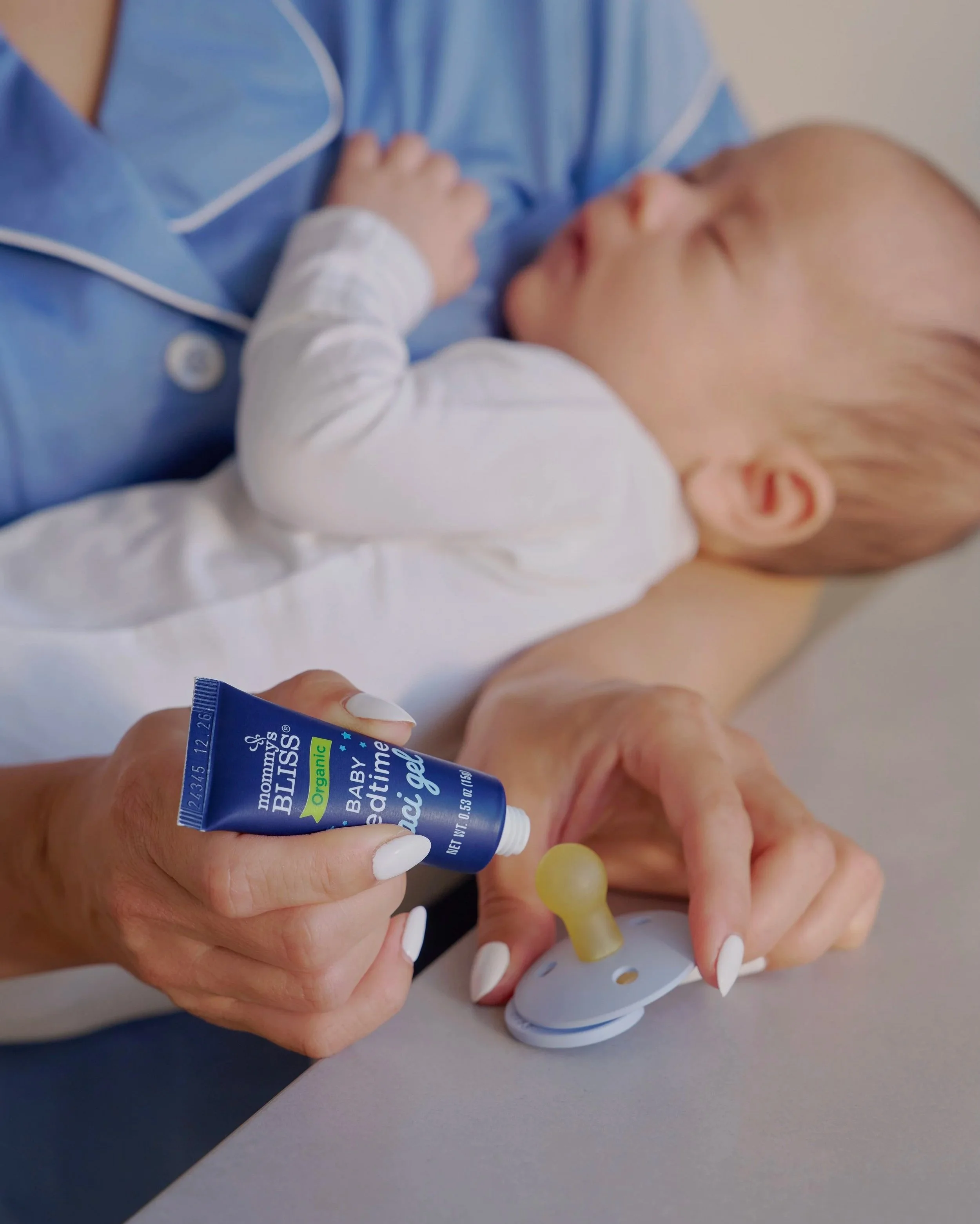 25_MB_BABY_BedtimePaciGel_Lifestyle_v2_0004.jpg
