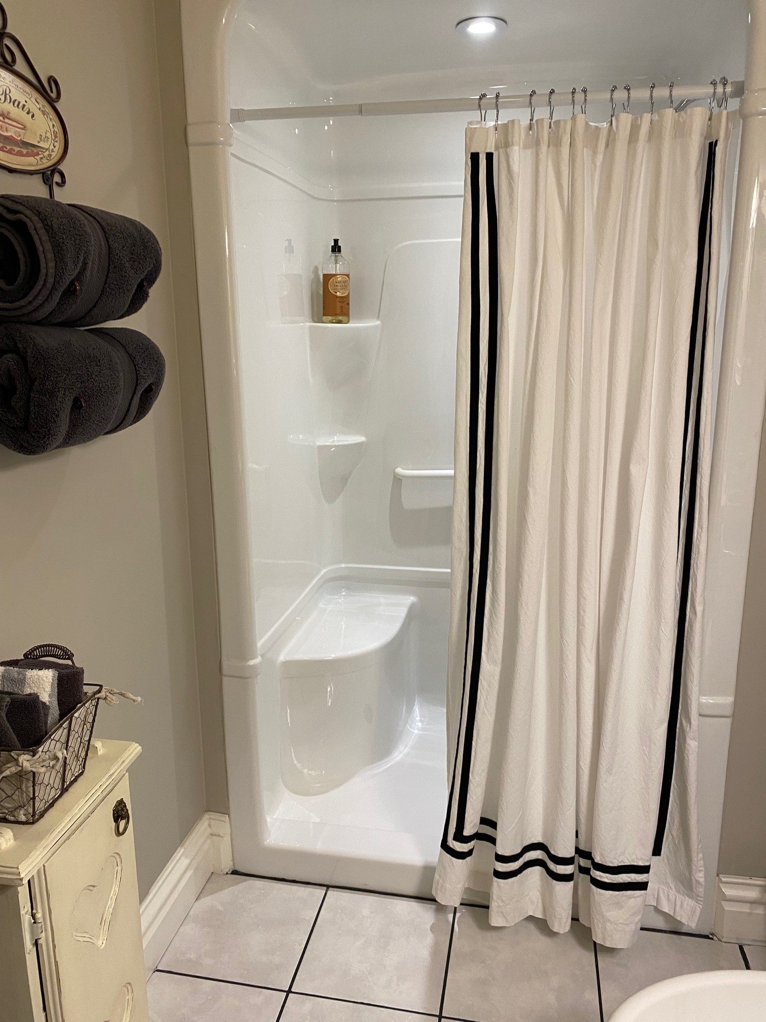 Bathroom2.jpg