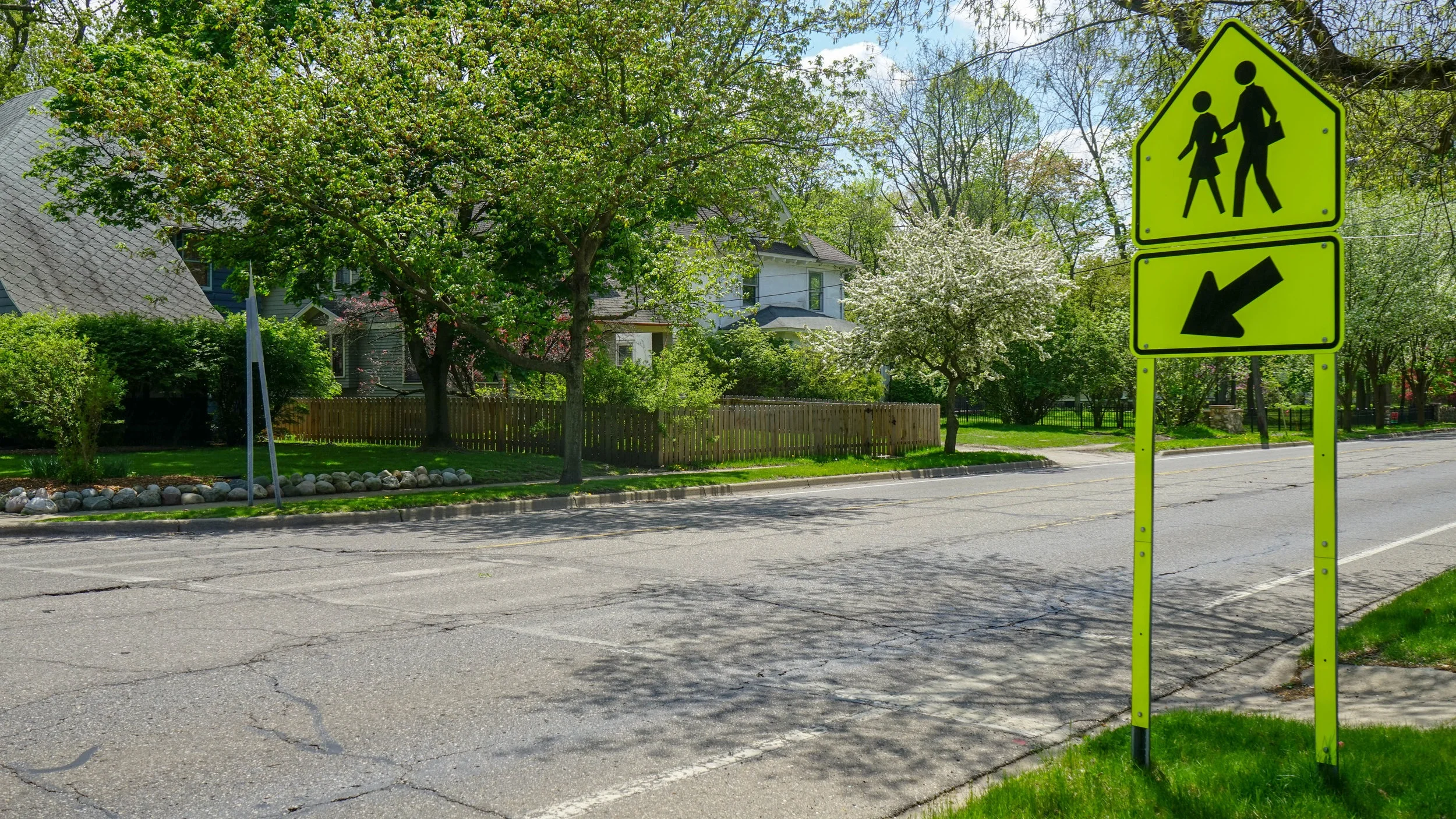  A crosswalk on Oakland Drive. 