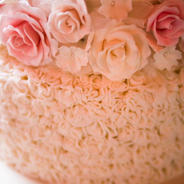 Scrumptious wedding cake... it tasted as good as it looked!

#smeethamhallbarn #weddingcake #essexweddingphotographer