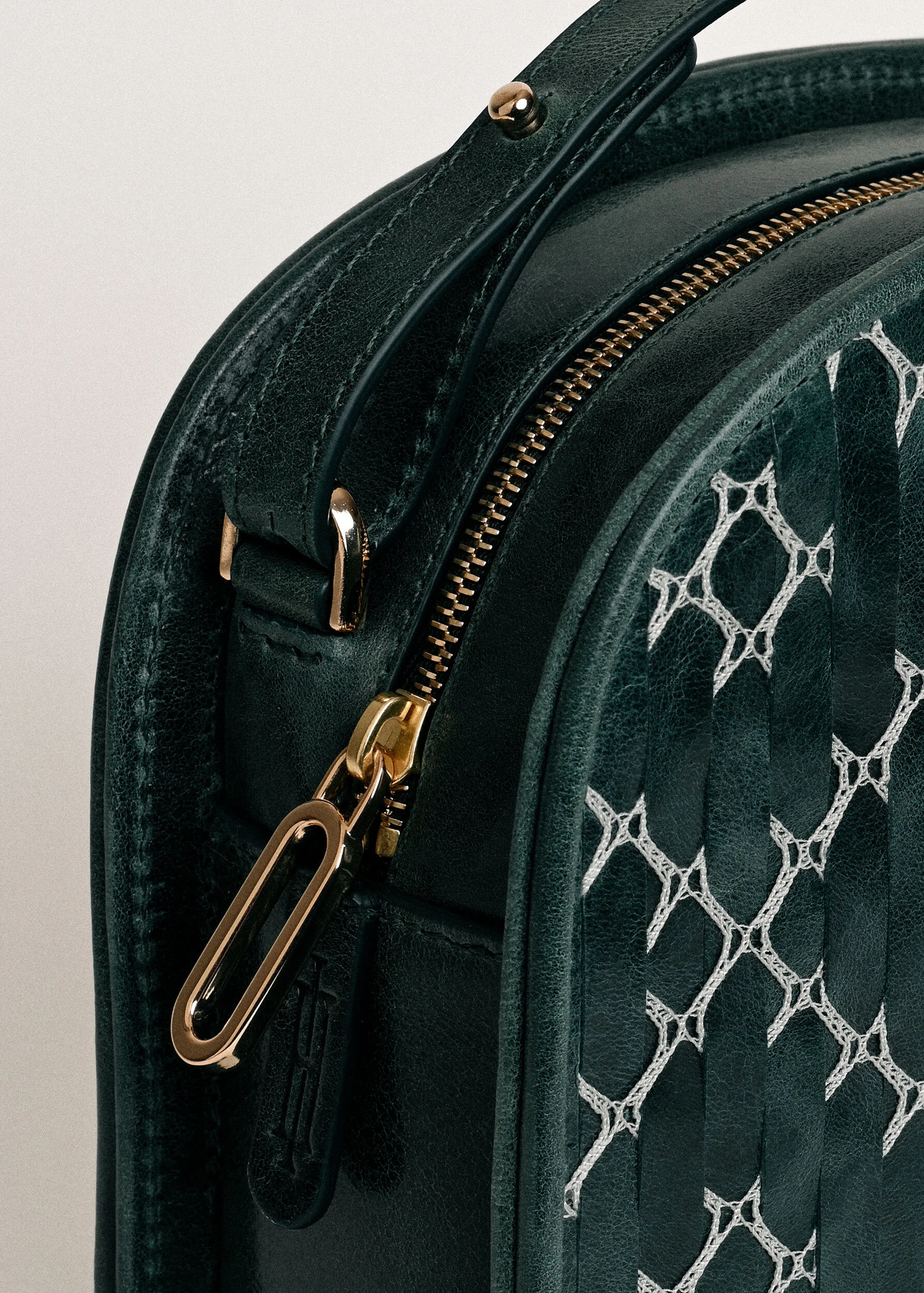 The Half Moon Crossbody in Tenement Green. Handwoven in the Scottish Highlands with Italian veg tan leather. Aiming for zero waste.