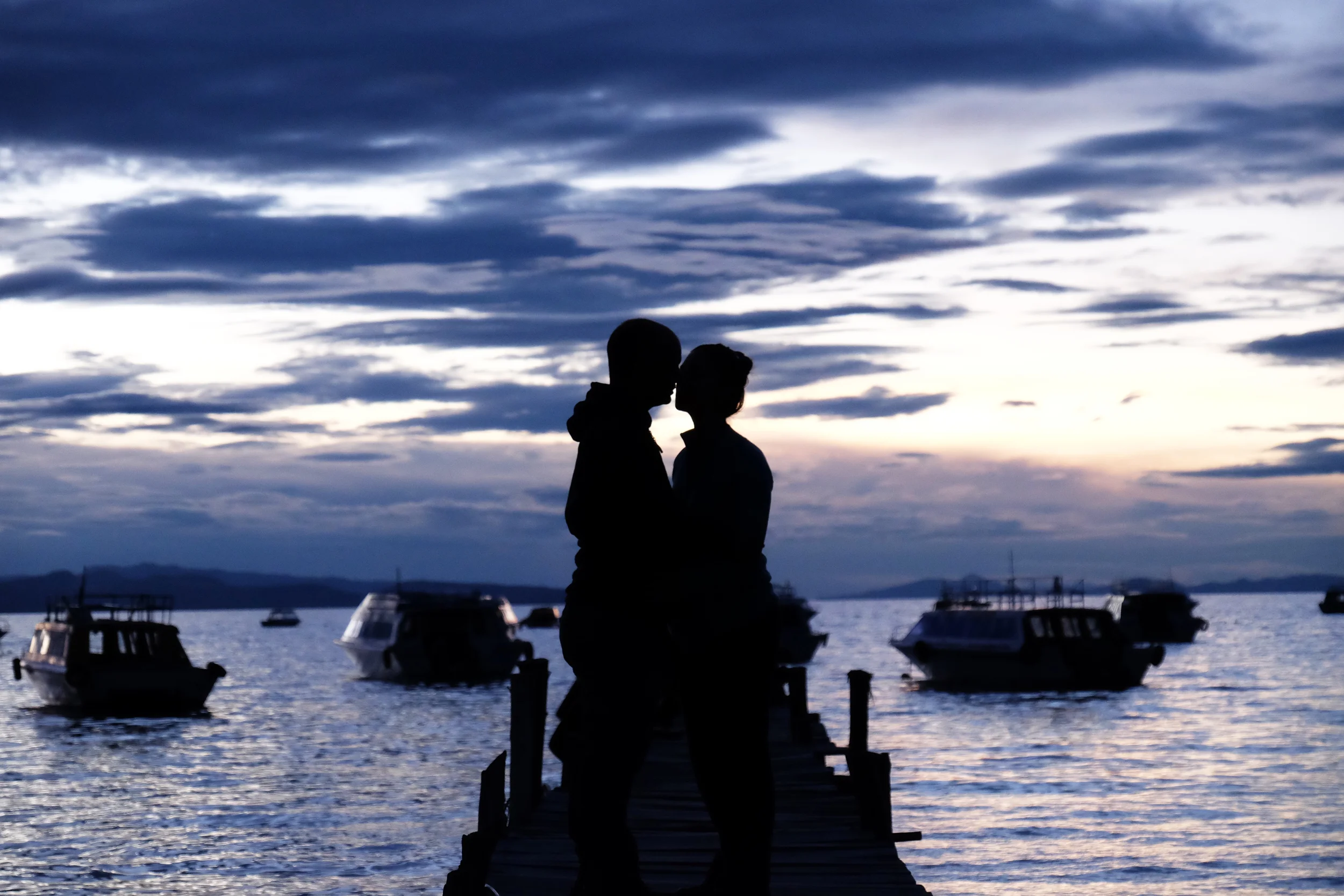 UNKNOWN LOVERS