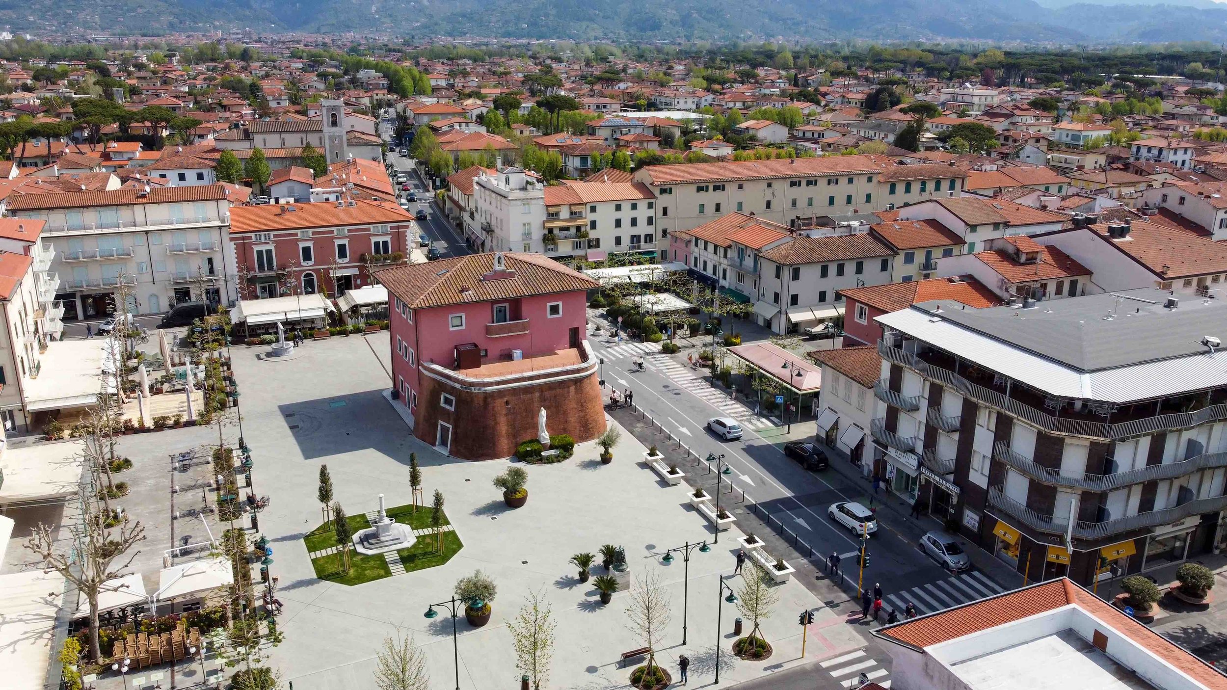  Forte dei Marmi, Lucca - Italy - Apr 22 2021: Piazza Garibaldi with the Fort, symbol of the city 