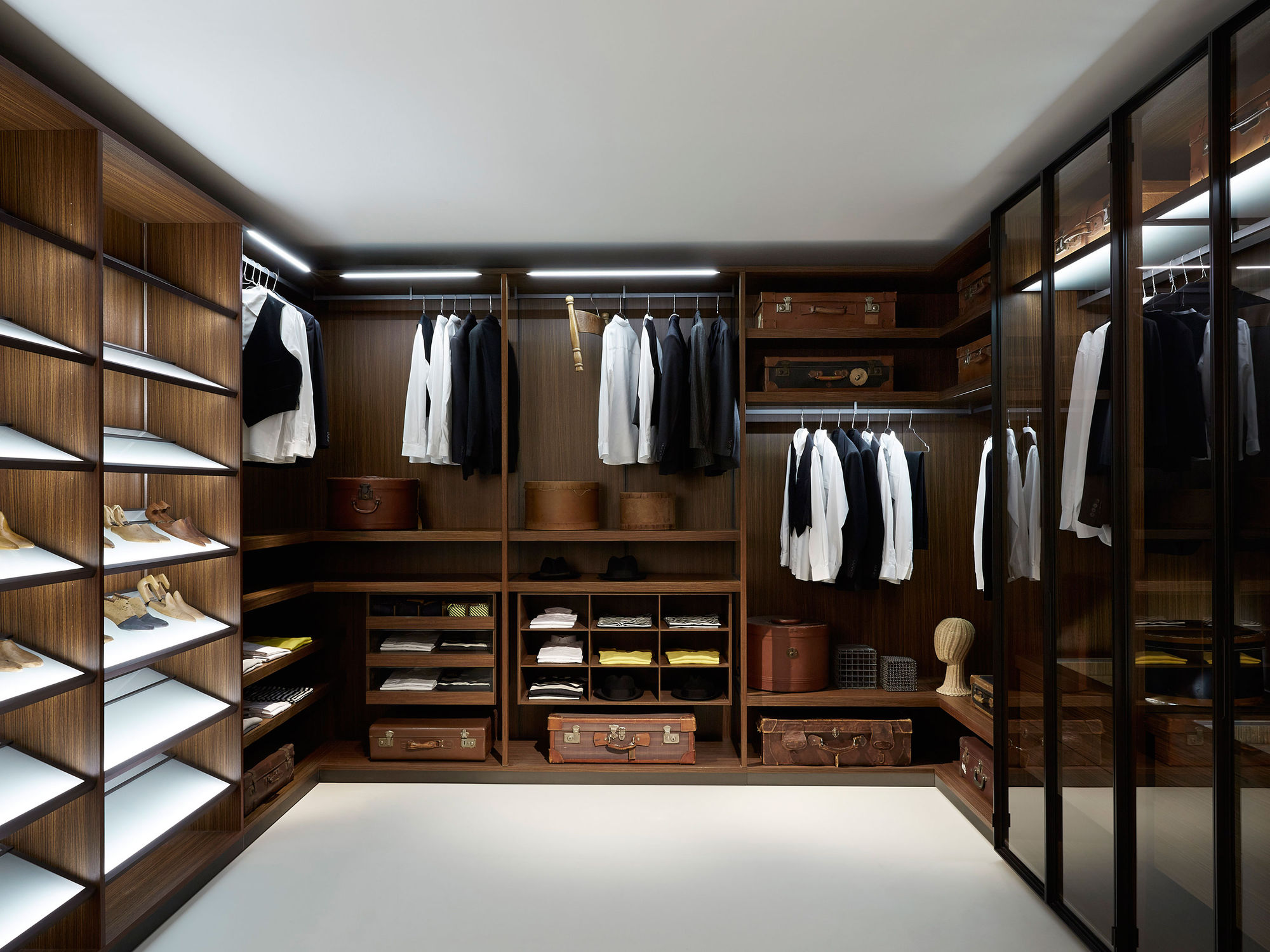 walk in closet.jpg