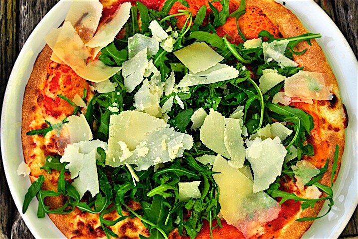 Easy Arugula Salad Pizza