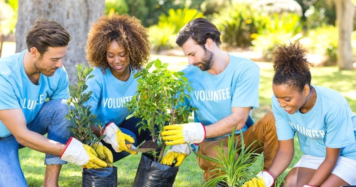 25 Ways to Volunteer in Your Community.jpg