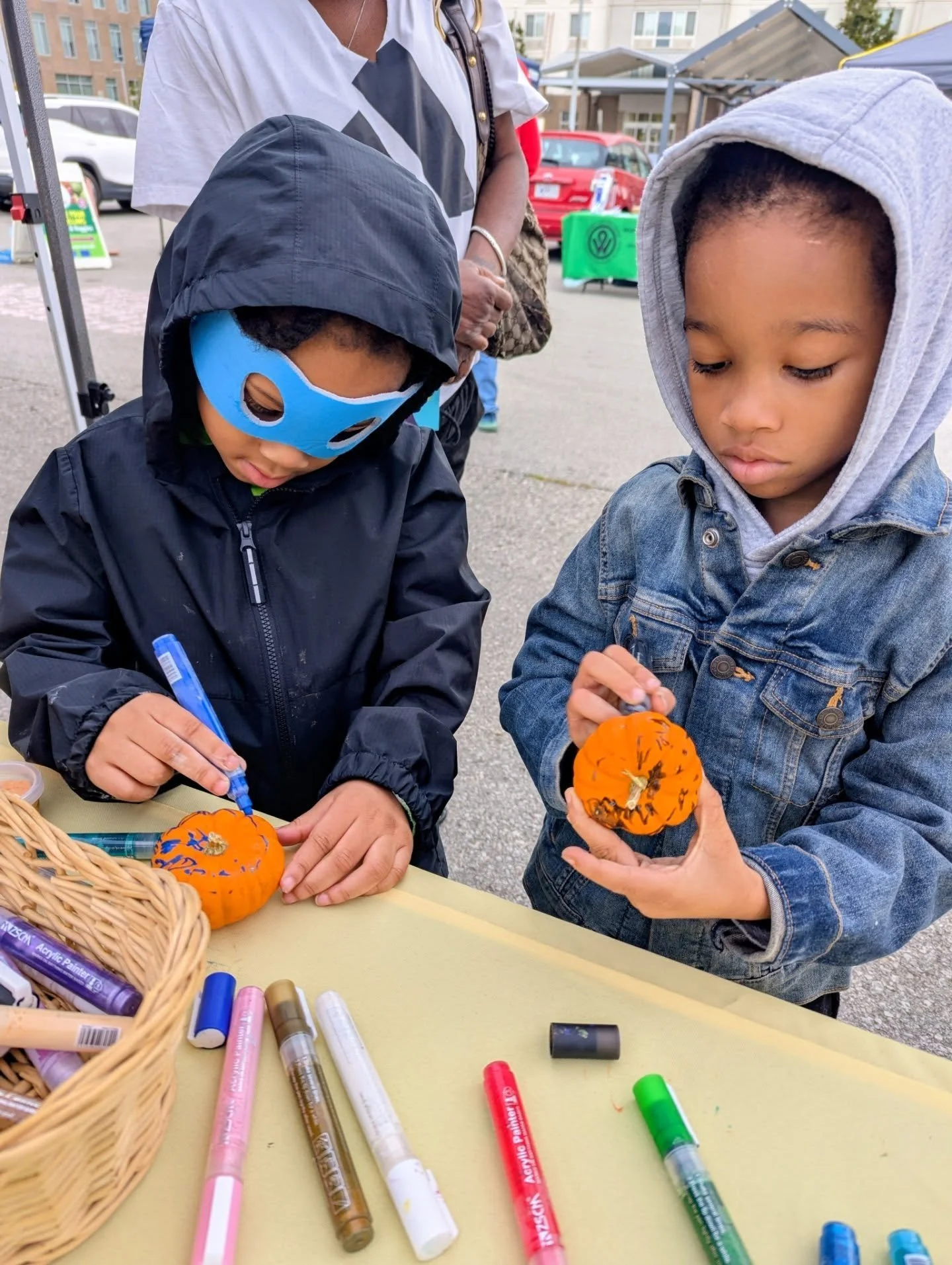We are grateful for our partnership with @kckfarmersmarket these past four seasons, hosting local vendors and producers at our location in downtown KCK. Thanks to everyone who came out for the final market of the season today! 
#pumpkinpainting #far