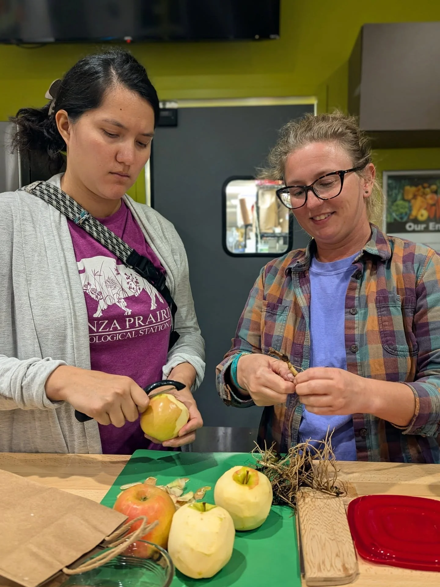 @nativelandsks here tonight teaching a class on Wild Ginger - a seasonal, native Kansas food. Stay tuned for more classes coming in 2026!