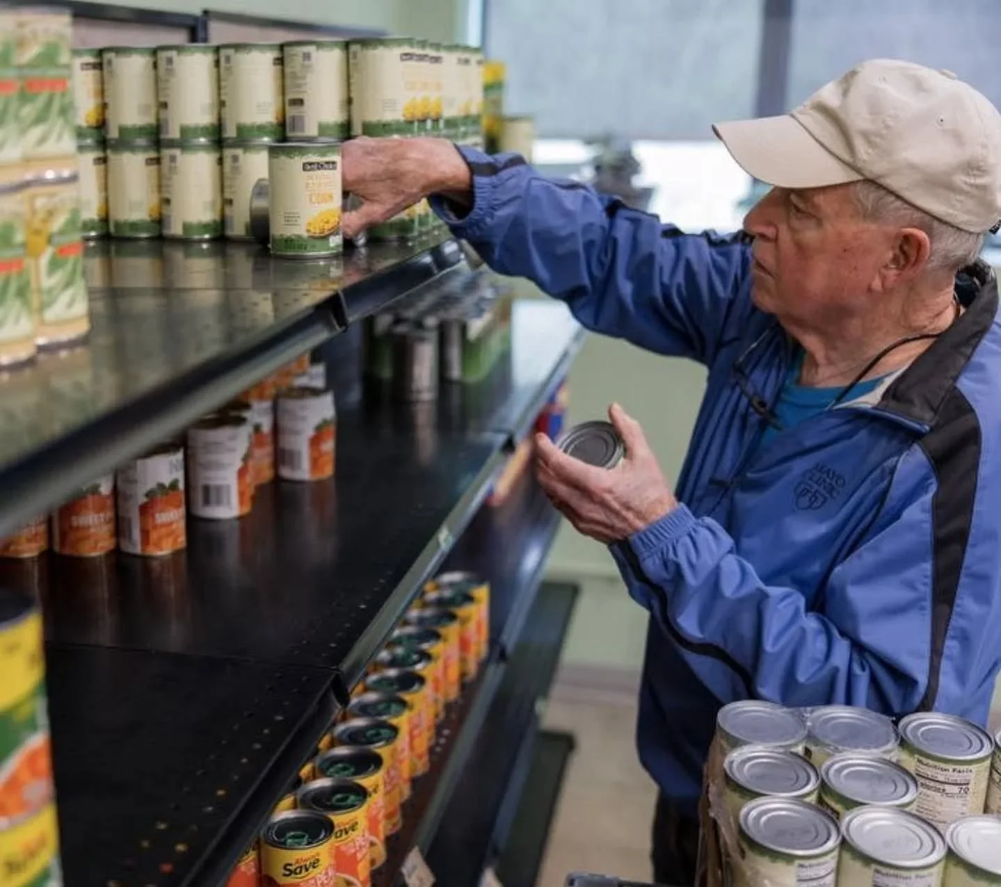 Make a difference volunteering with our non-profit partners and get co-op coupons! Co-op owners who volunteer (whether it's one hour or many) can get up to 15% off a shopping trip every month. 

Whatever your skills and interests, there are opportuni